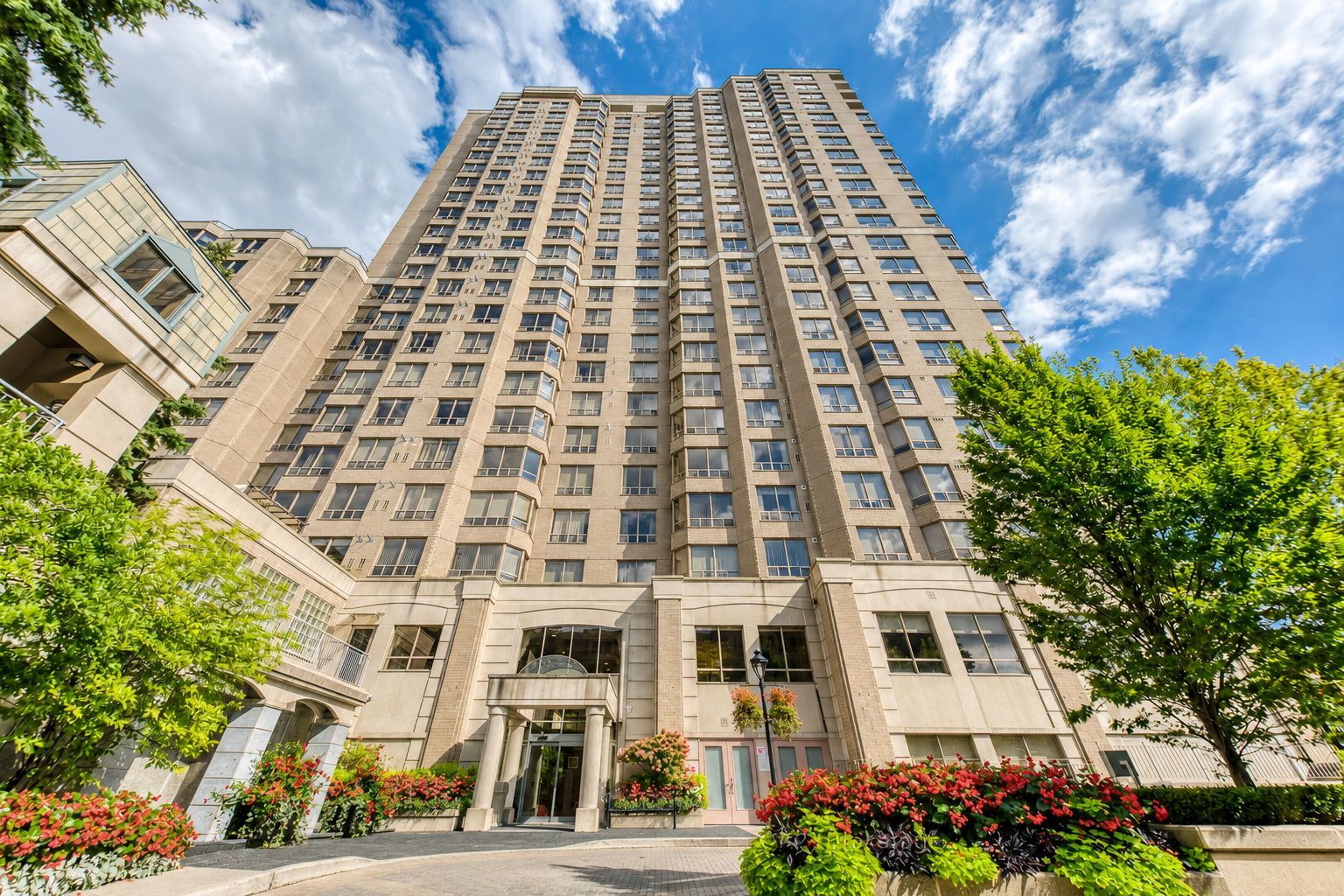 5418 Yonge Street 812, Toronto, On M2n 6x4