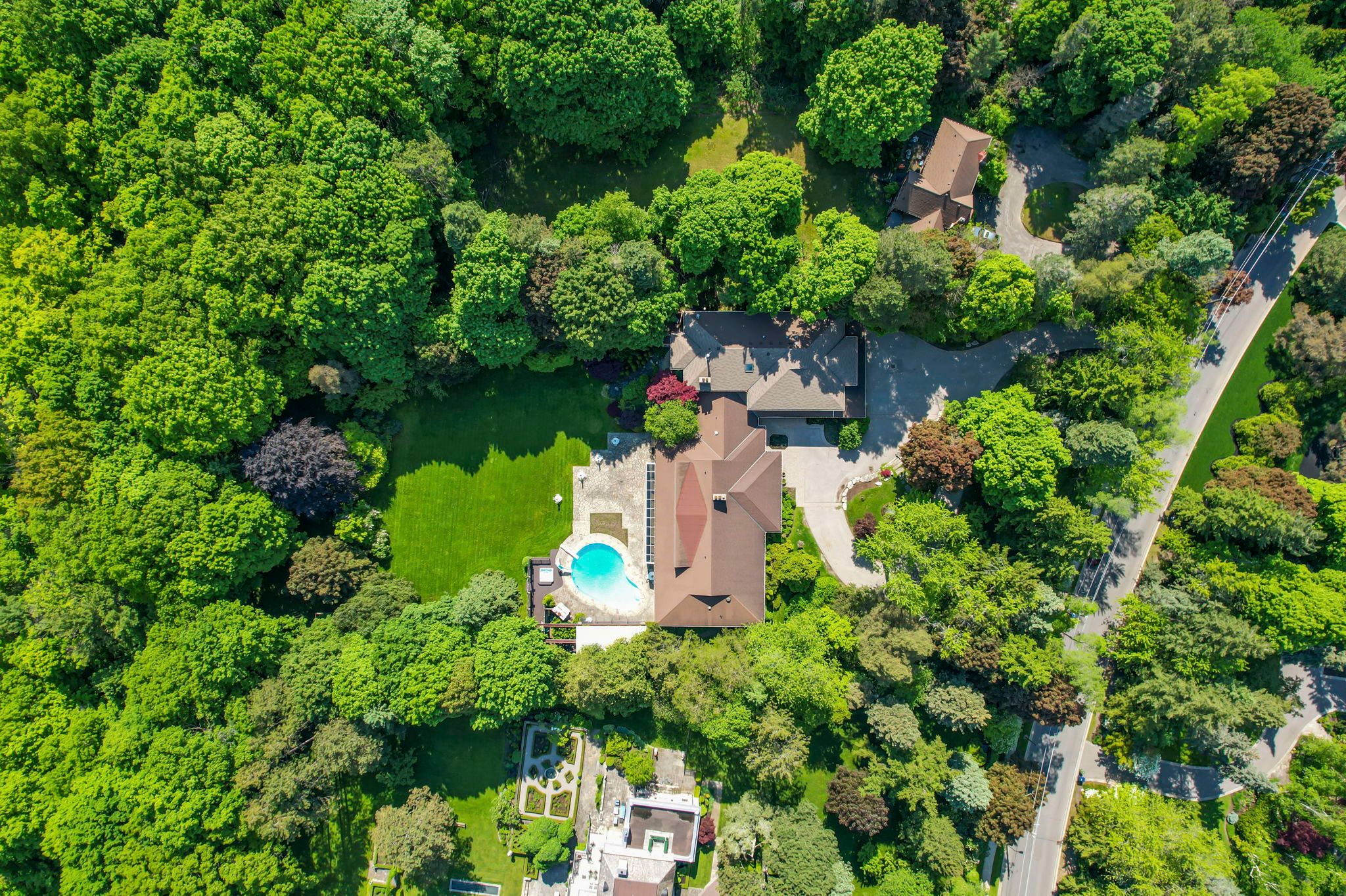50 Park Lane Circle, Toronto, On M3c 2n2