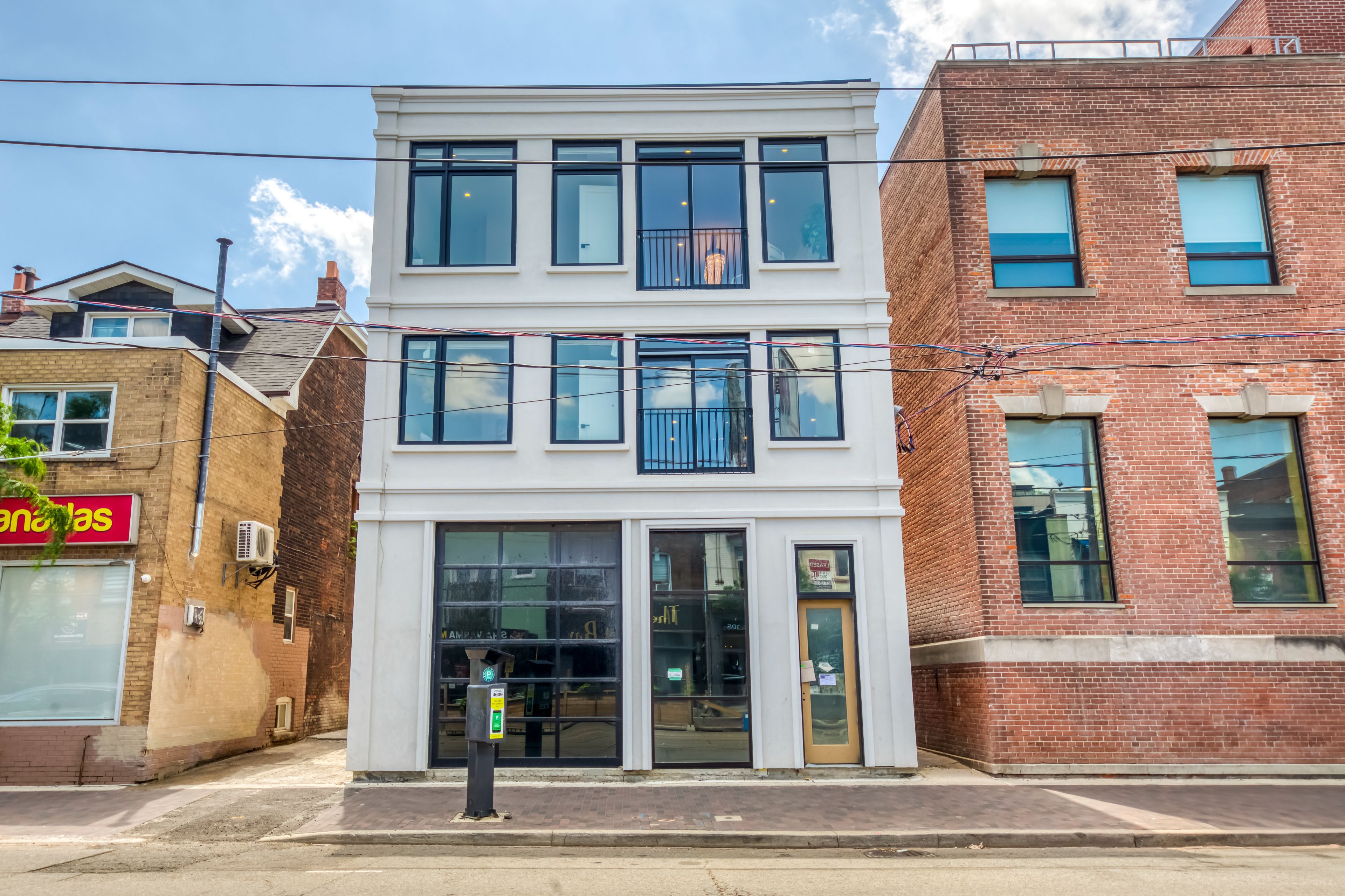 923 College Street Unit D, Toronto, On M6h 1a1