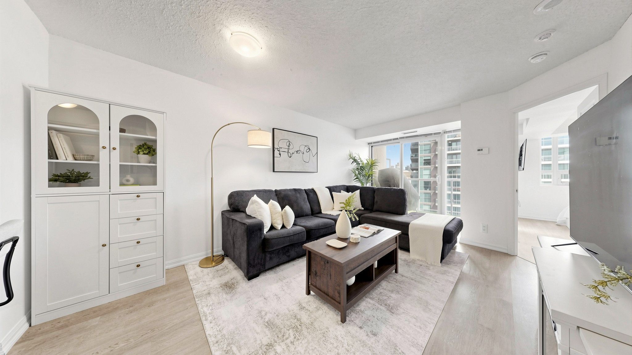 125 Western Battery Road 1006, Toronto, On M6k 3r8