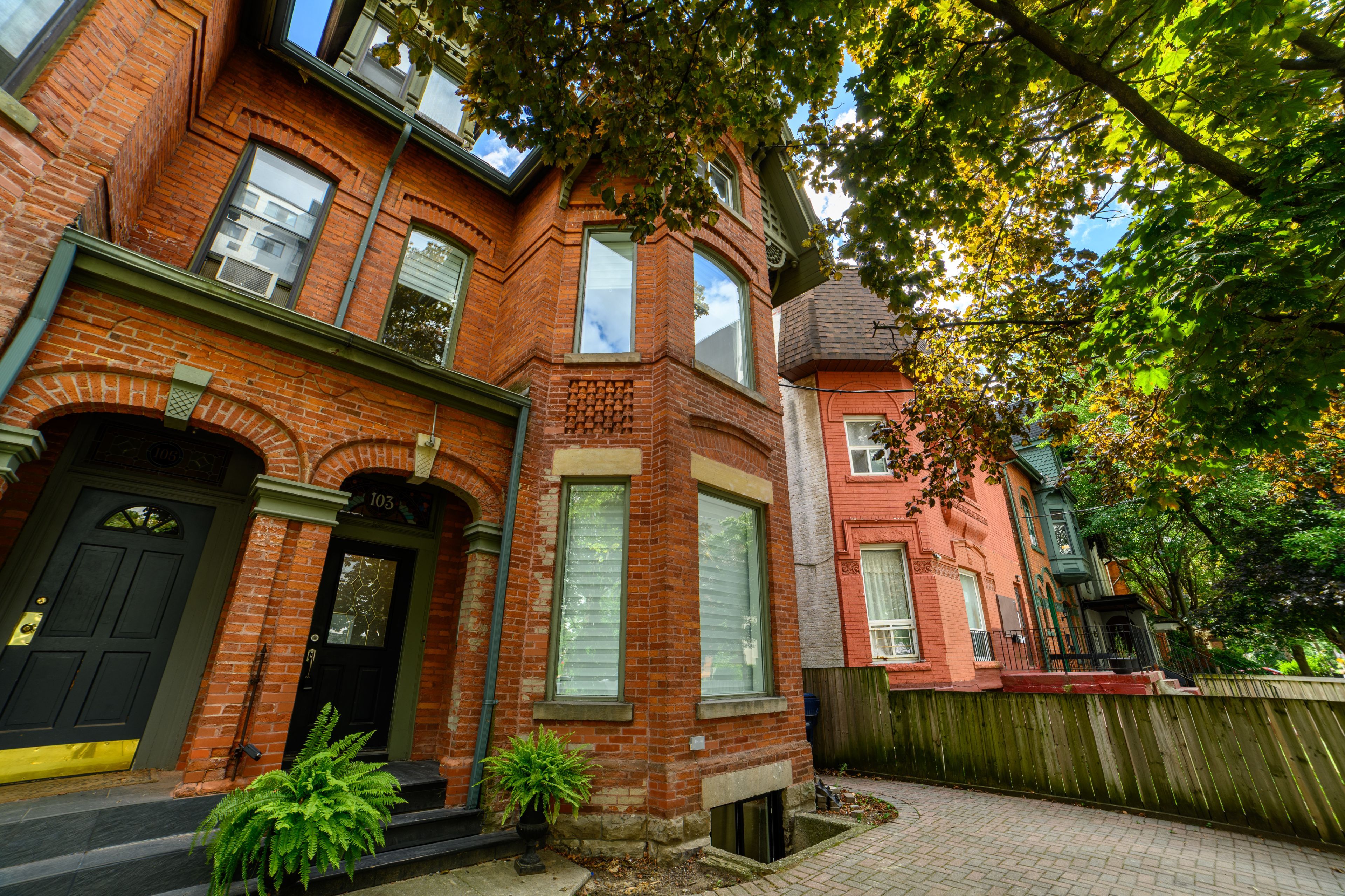 103 Gloucester Street Main, Toronto, On M4y 1m2