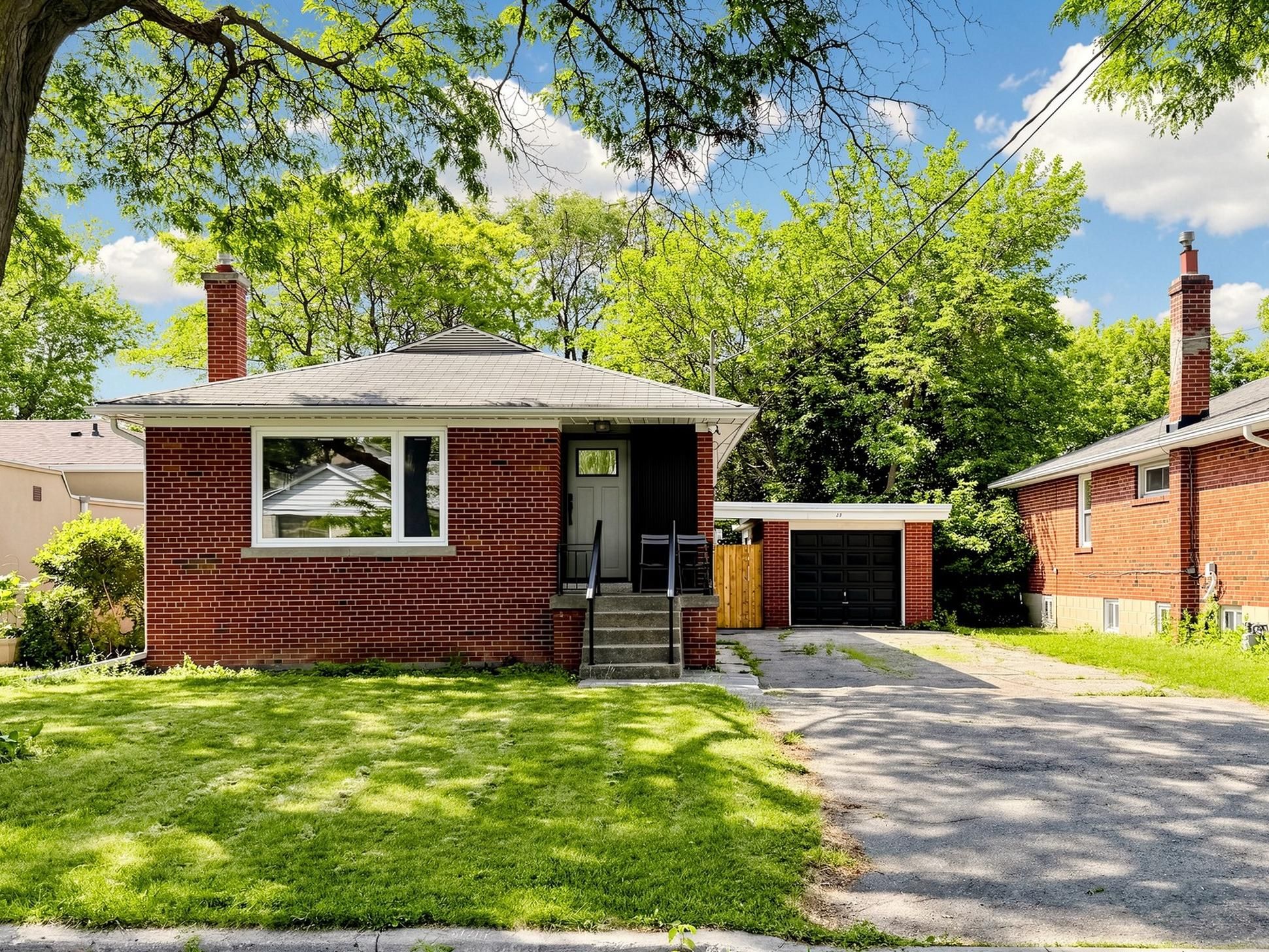 41 Bainbridge Avenue Upper, Toronto, On M3h 2j8