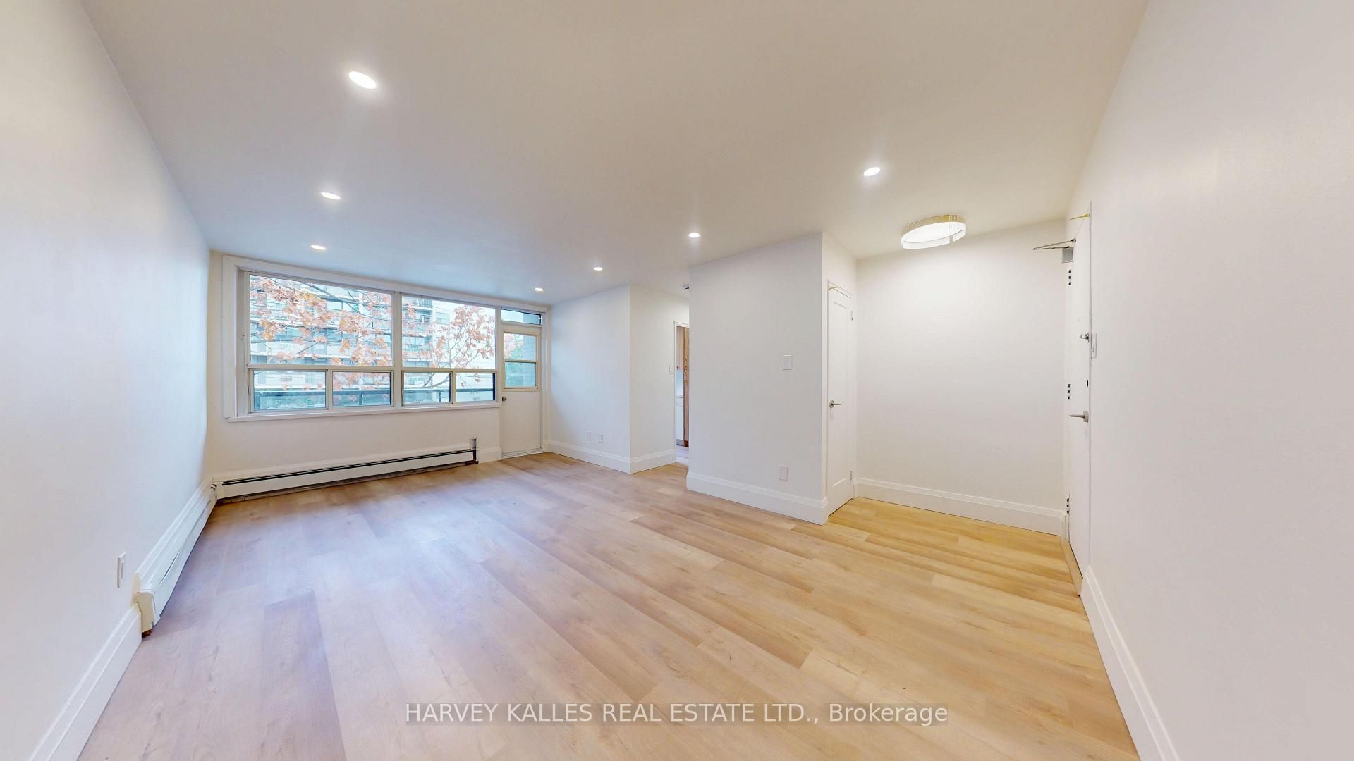 1 Marquette Avenue 13, Toronto, On M6a 1x8