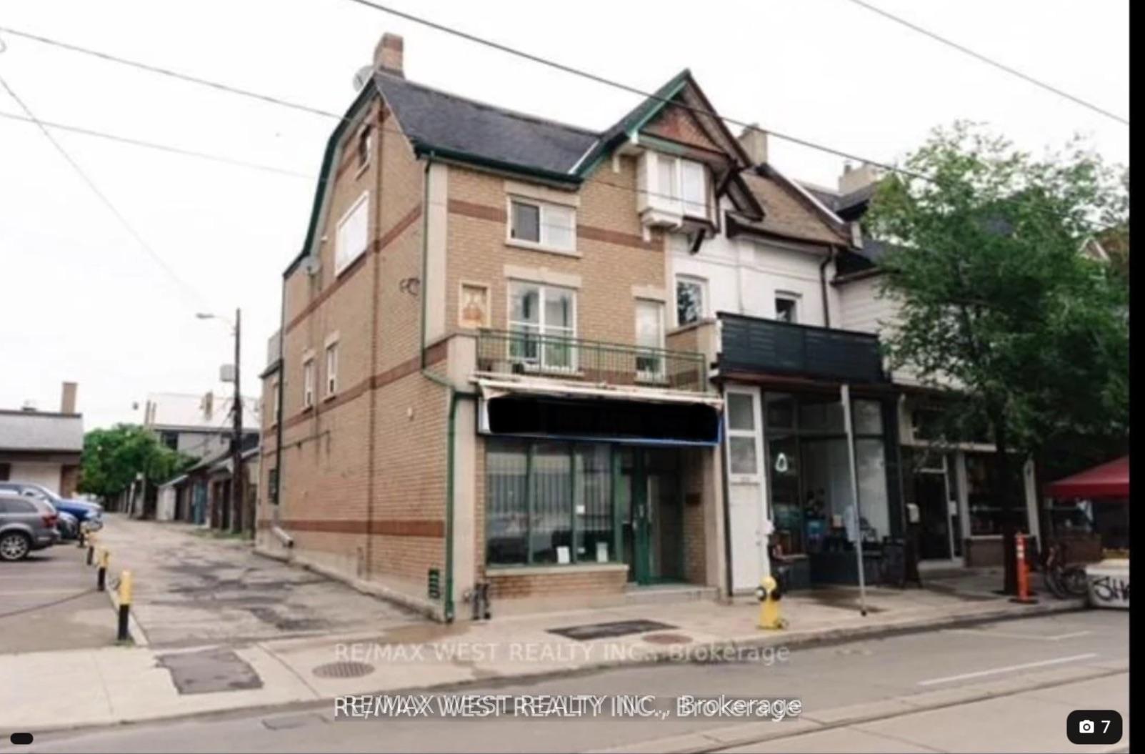 932 Dundas Street 2, Toronto, On M6j 1w3