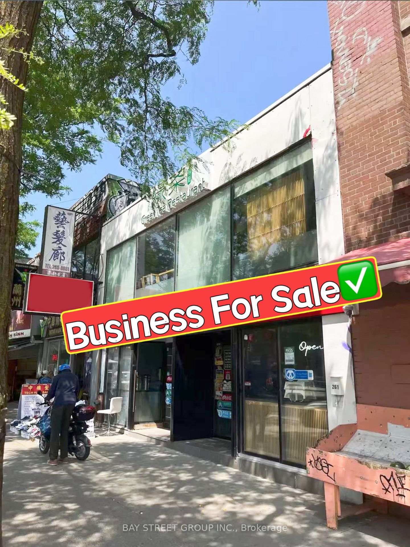 261 Spadina Avenue Upper, Toronto, On M5t 2e3