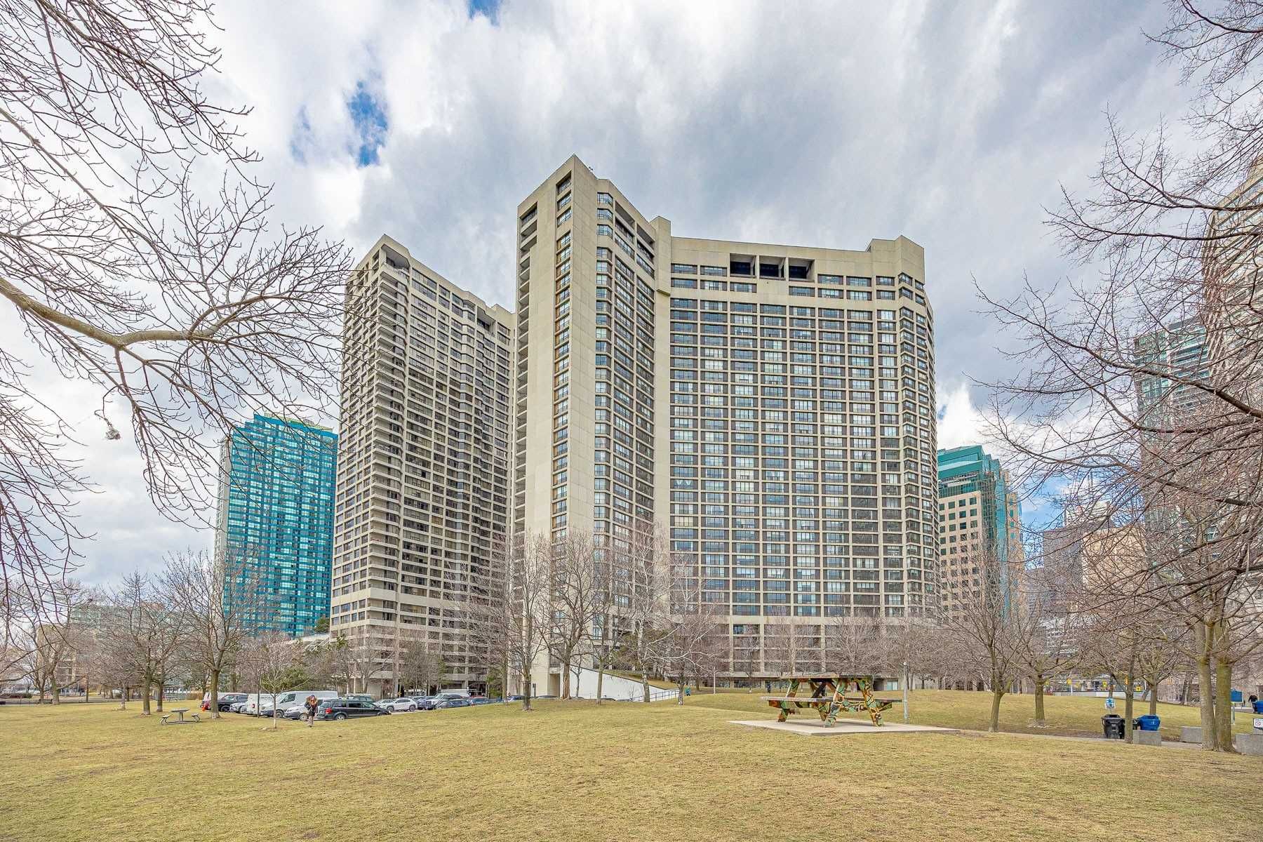 33 Harbour Square 1808, Toronto, On M5j 2g2