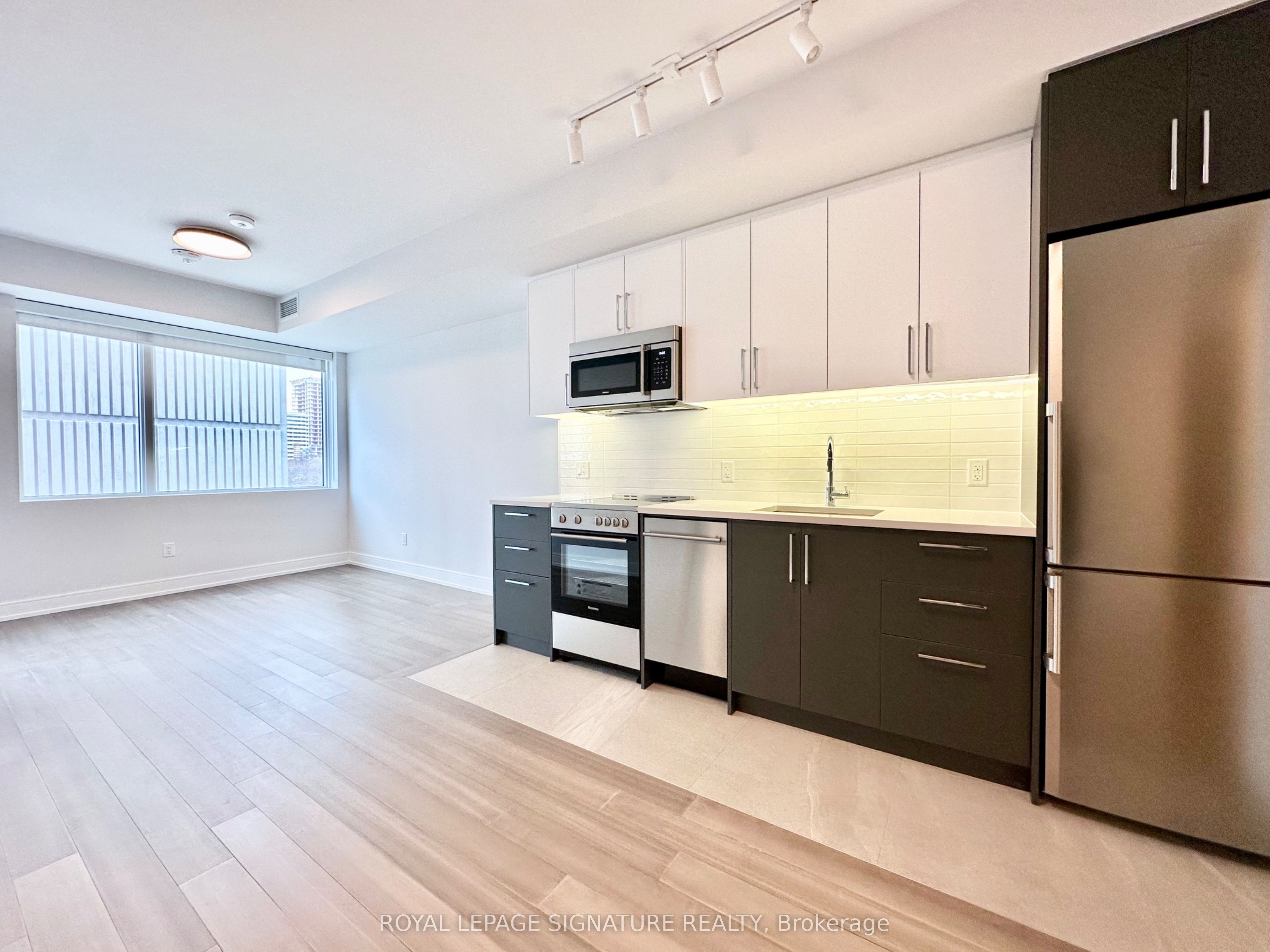 664 Spadina Avenue 604, Toronto, On M5s 0g4