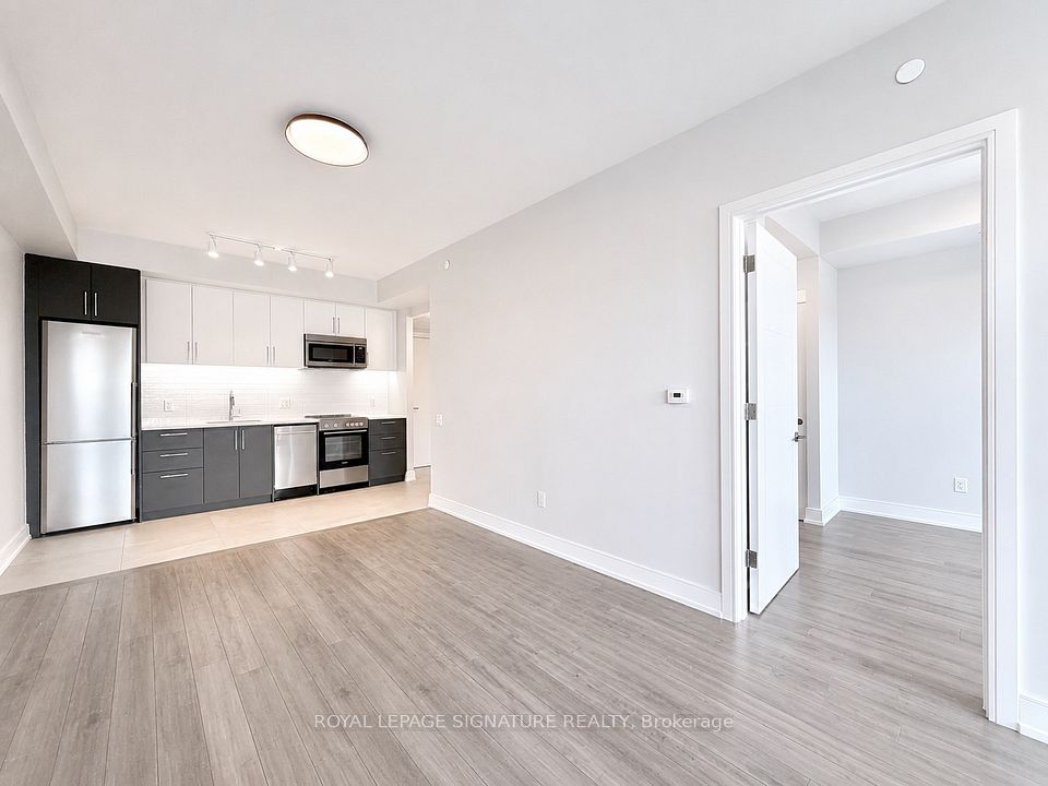 2525 Bathurst Street 106, Toronto, On M6b 2y9