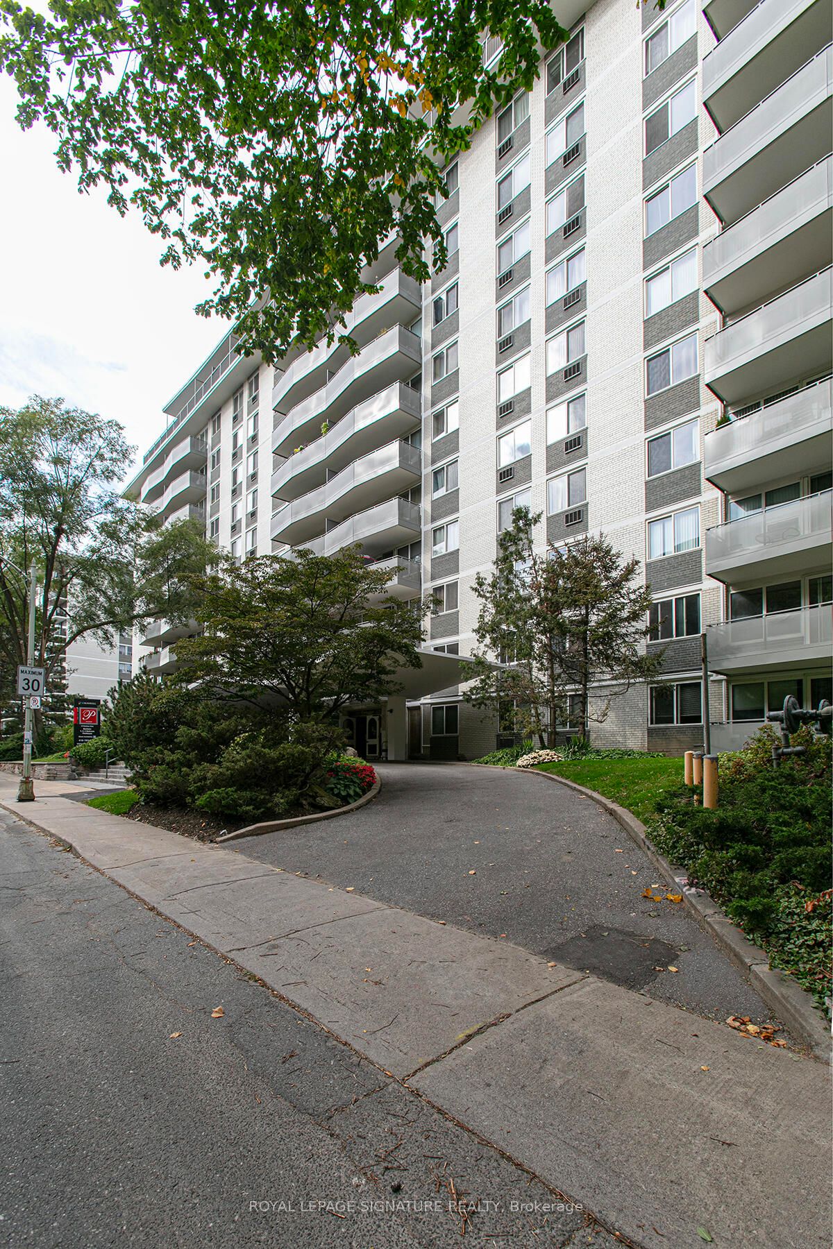10 Shallmar Boulevard 201, Toronto, On M5n 1j4