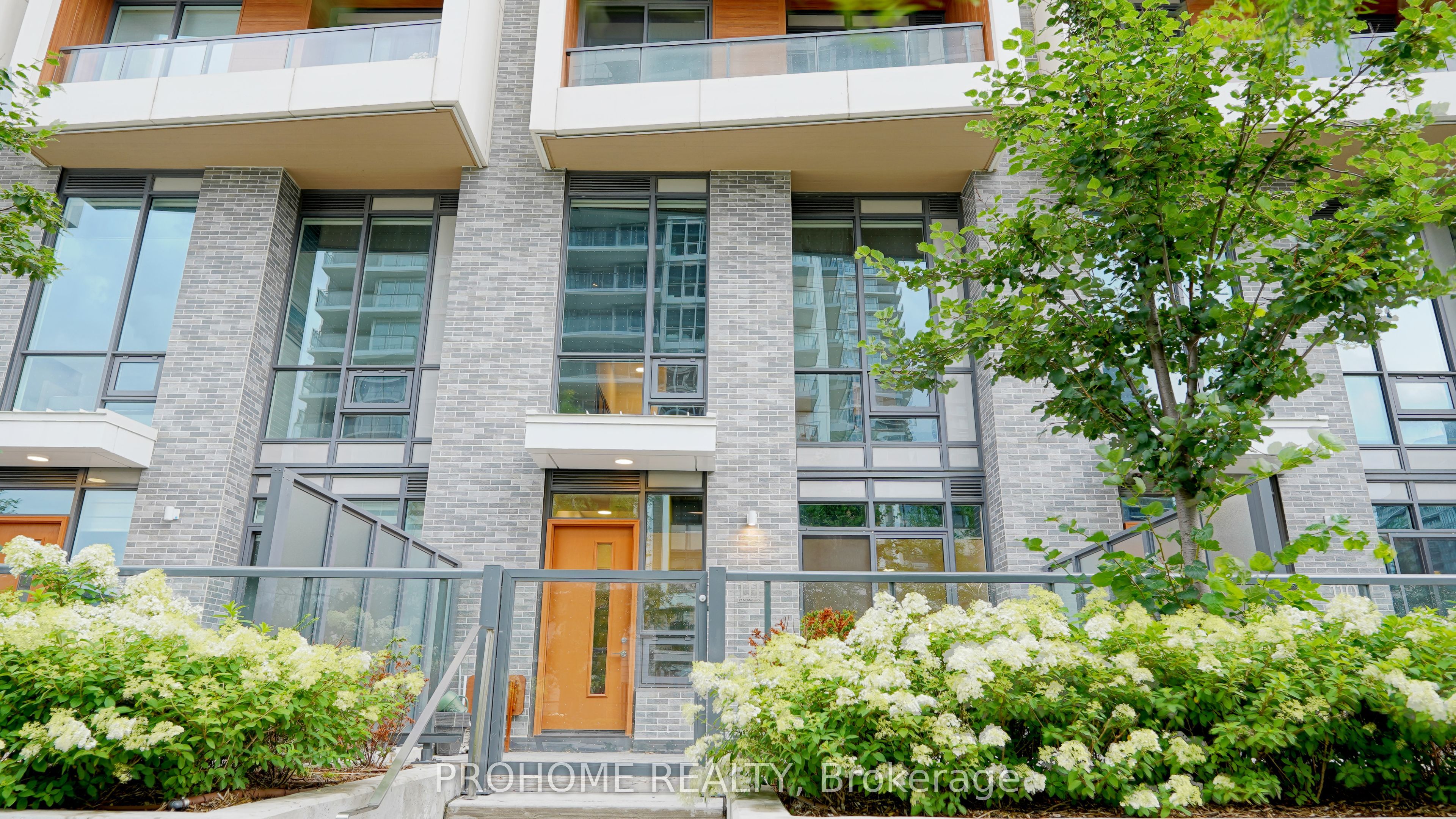 27 Mcmahon Drive 111, Toronto, On M2k 0j2
