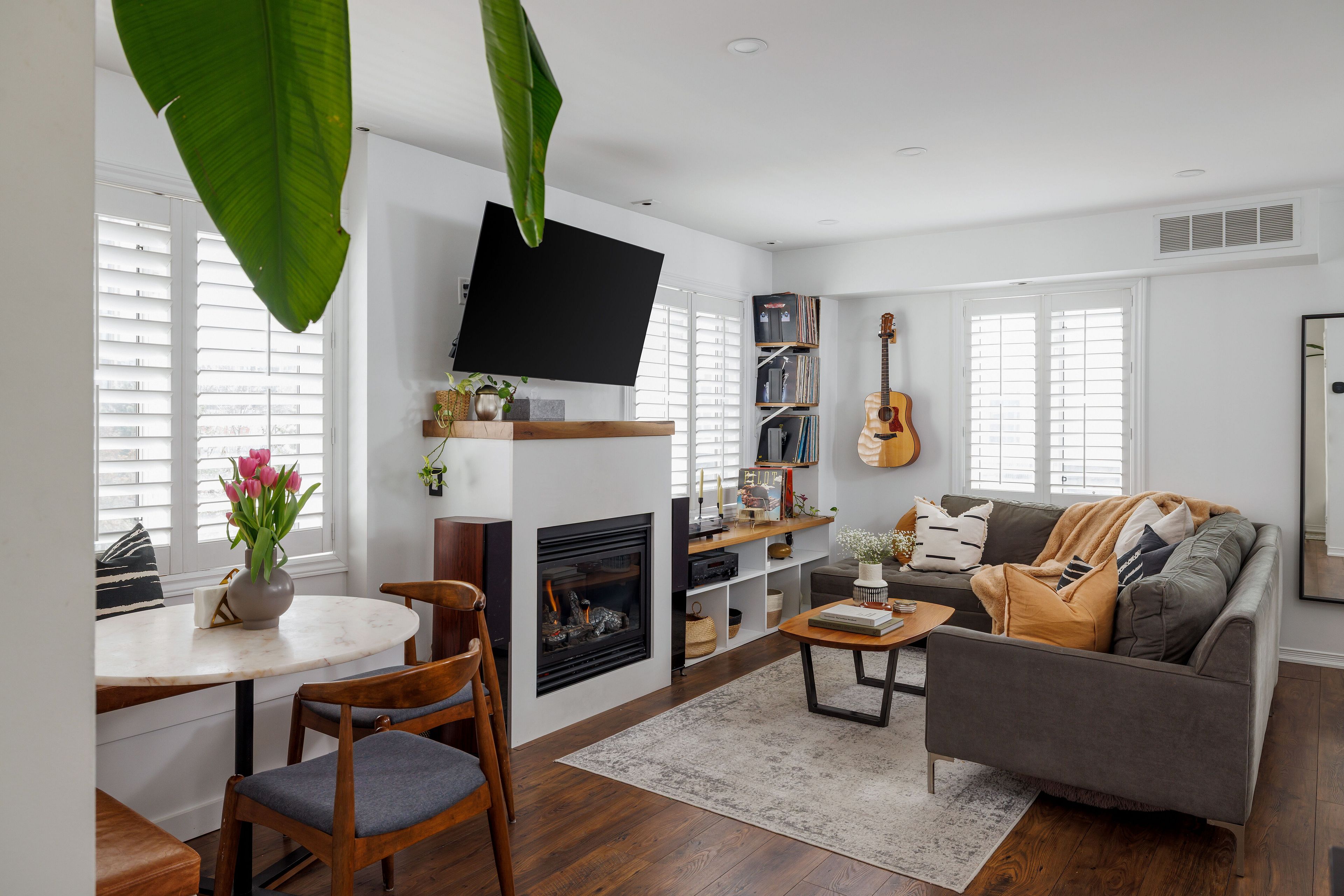 12 Sudbury Street 819, Toronto, On M6j 3w7