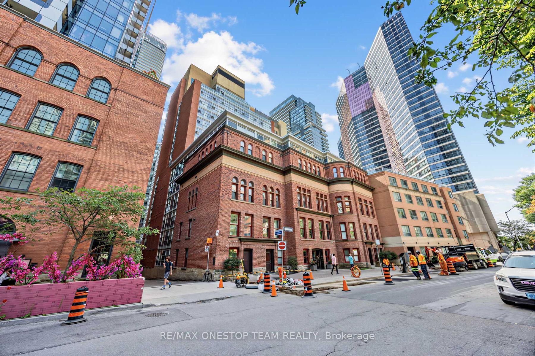11 St Joseph Street 504, Toronto, On M4y 1j8