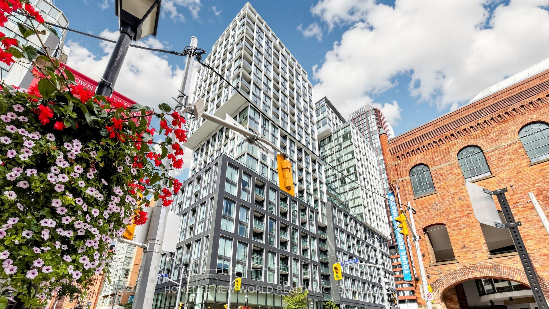 158 Front Street E 813, Toronto, On M5a 0k9