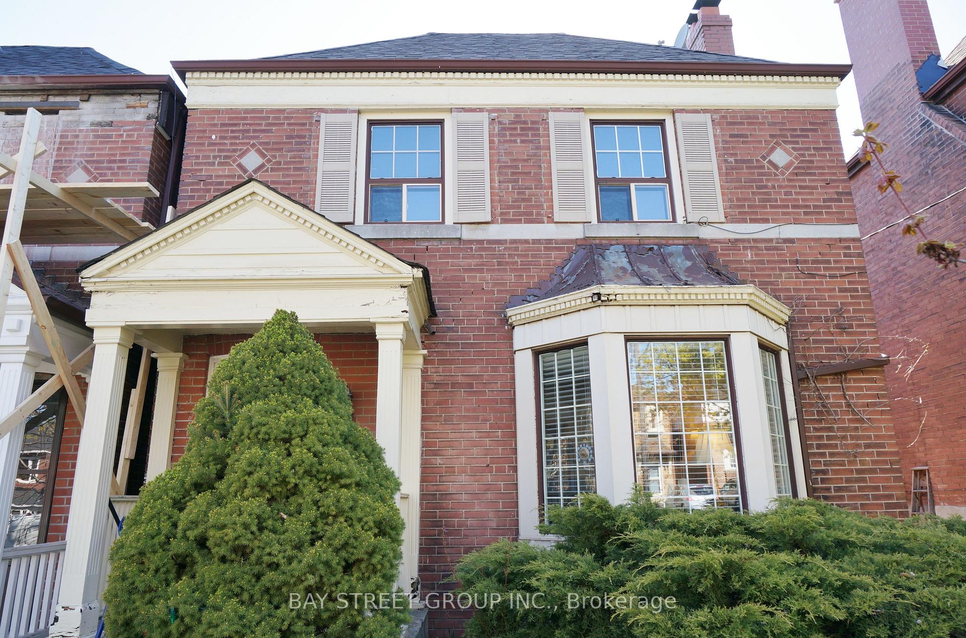 48 Braemar Avenue Main & Lower, Toronto, On M5p 2l2