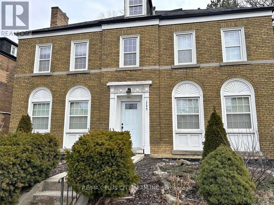 1745 Bathurst Street 3, Toronto, On M5p 3k5