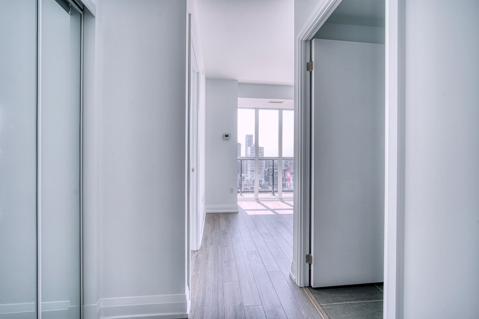77 Mutual Street 3305, Toronto, On M5b 0b9