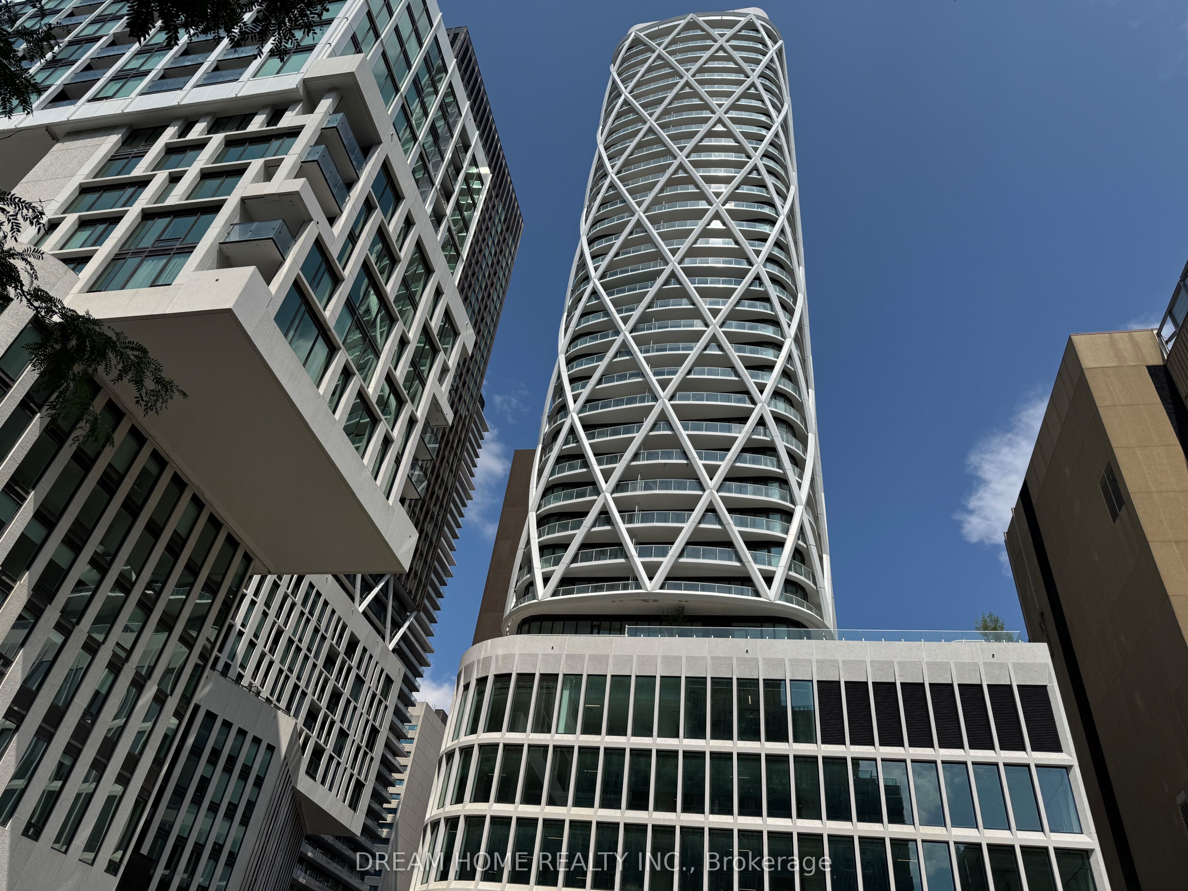 230 Simcoe Street 1226, Toronto, On M5t 1t4
