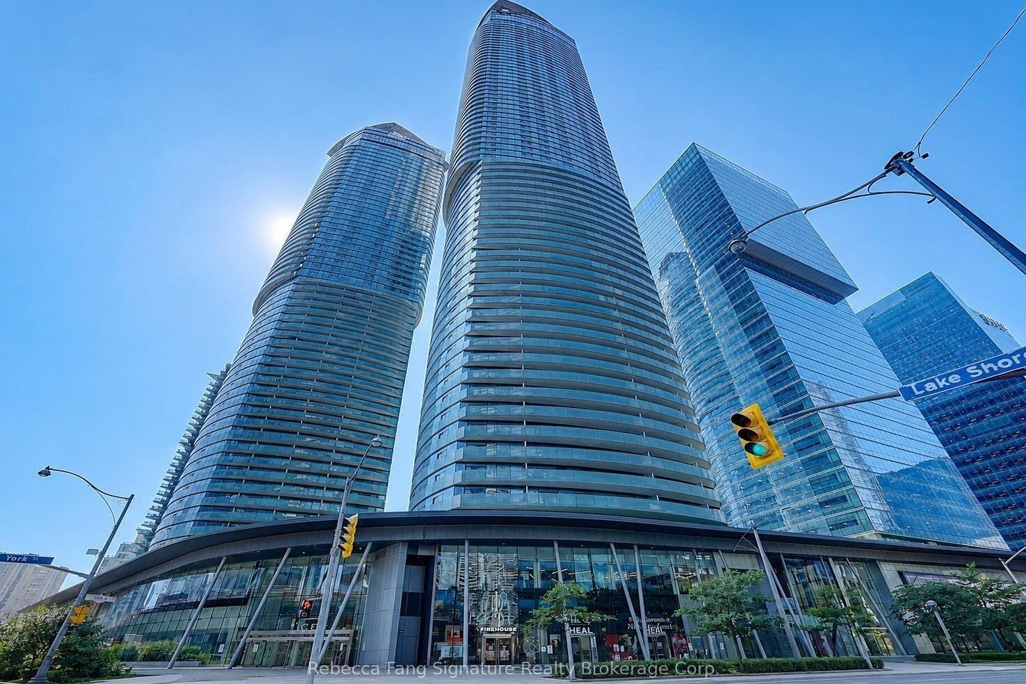 12 York Street 404, Toronto, On M5j 2z2