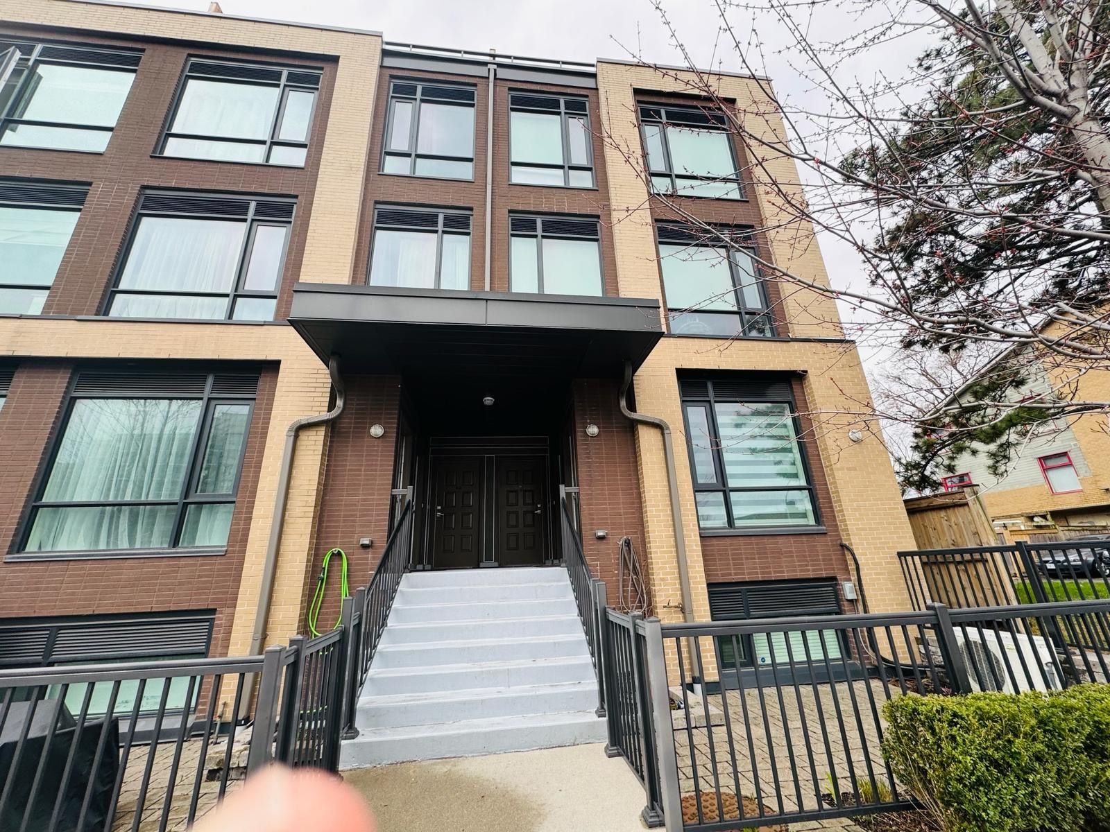 639 Lawrence Avenue W 321, Toronto, On M6a 1a9