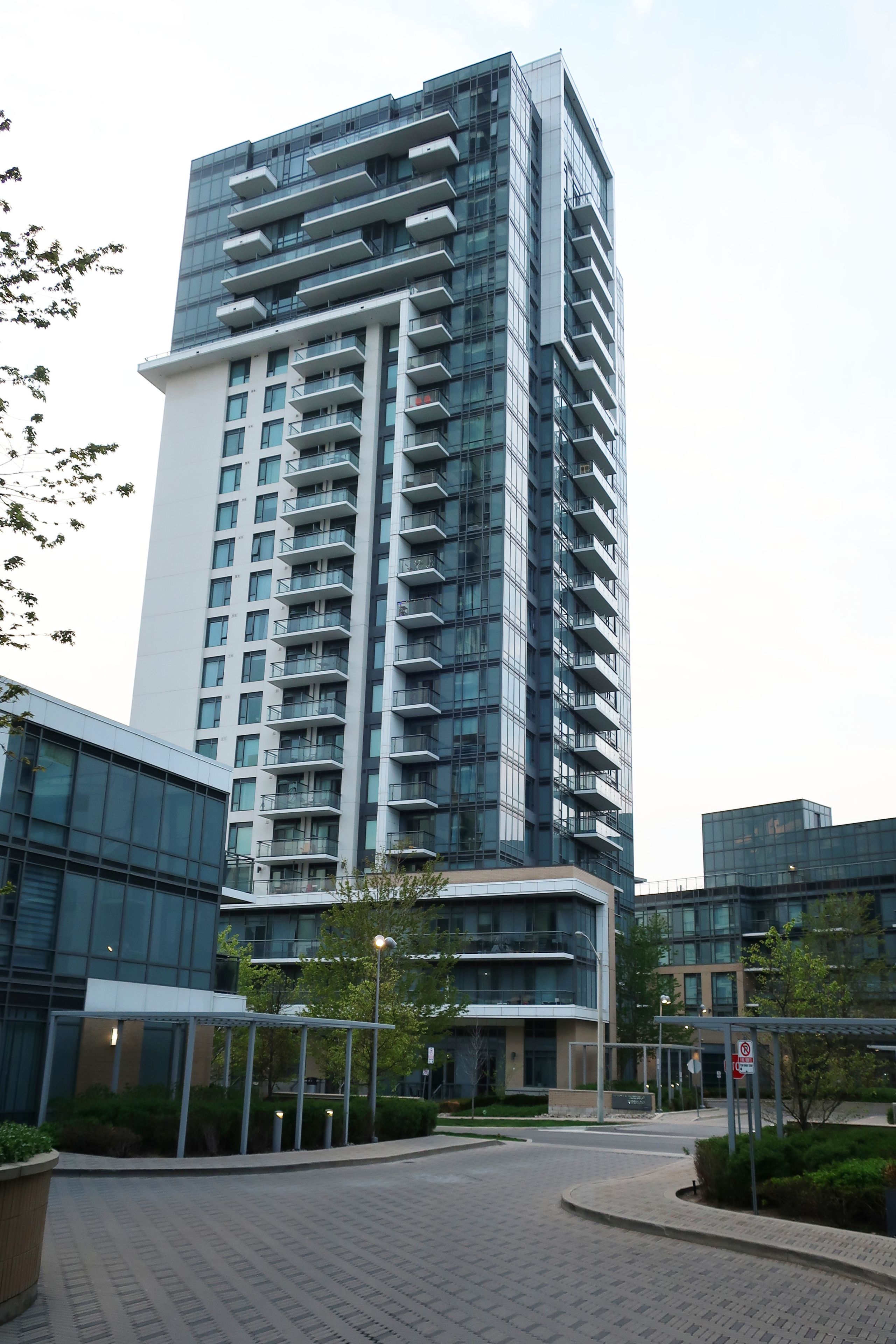 50 Ann O'Reilly Road 1910, Toronto, On M2j 0c9