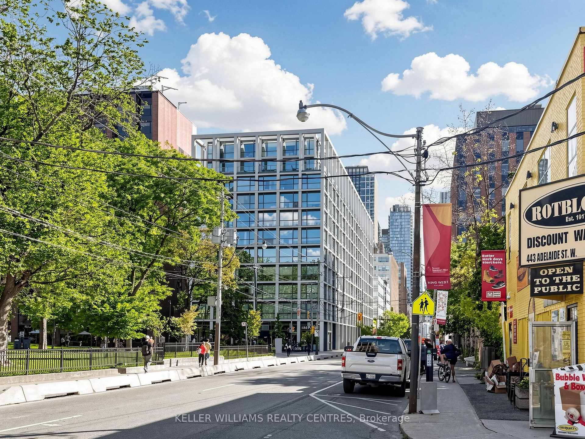 39 Brant Street 617, Toronto, On M5v 2l9