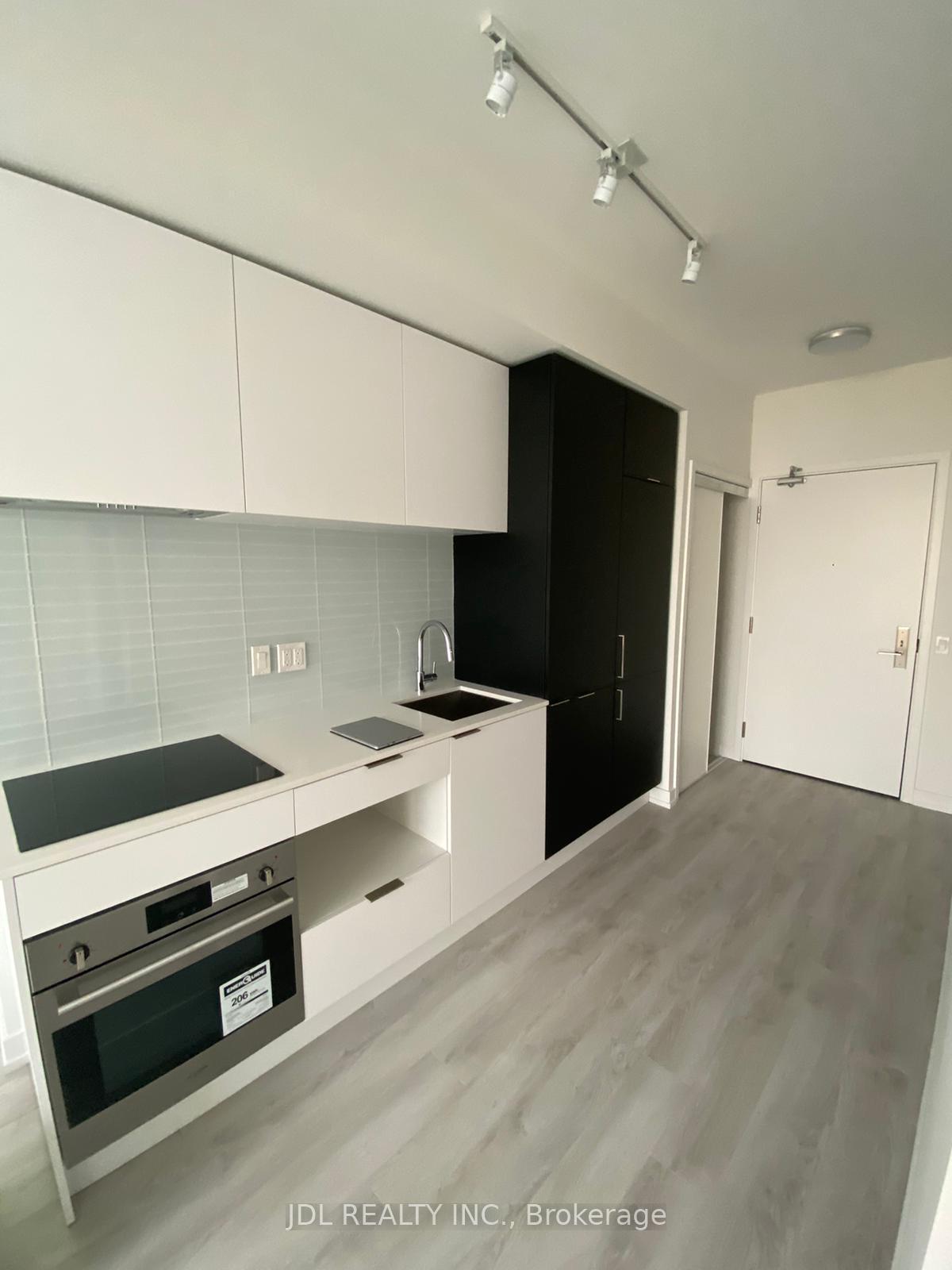 33 Helendale Avenue 1811, Toronto, On M4r 0a4