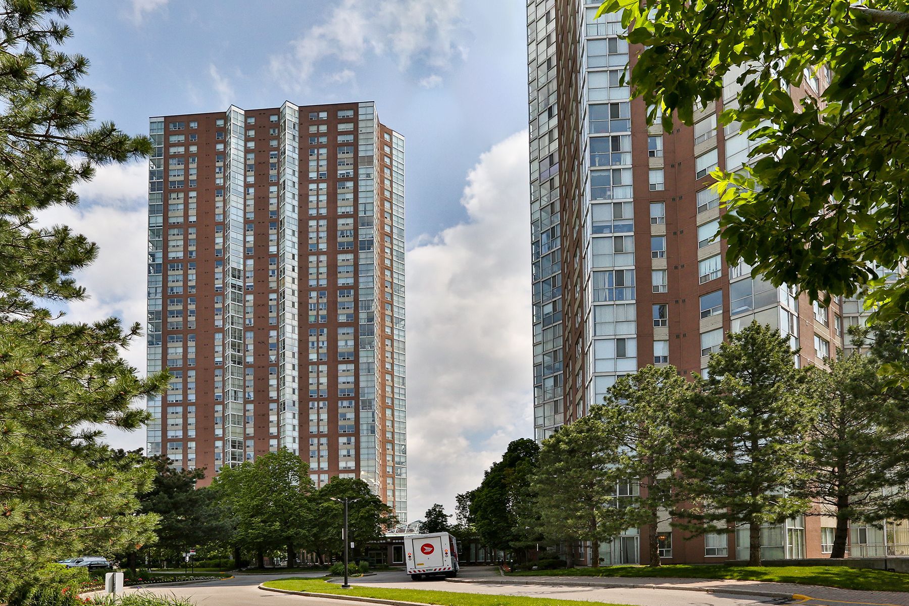 7 Concorde Place 2212, Toronto, On M3c 3n4