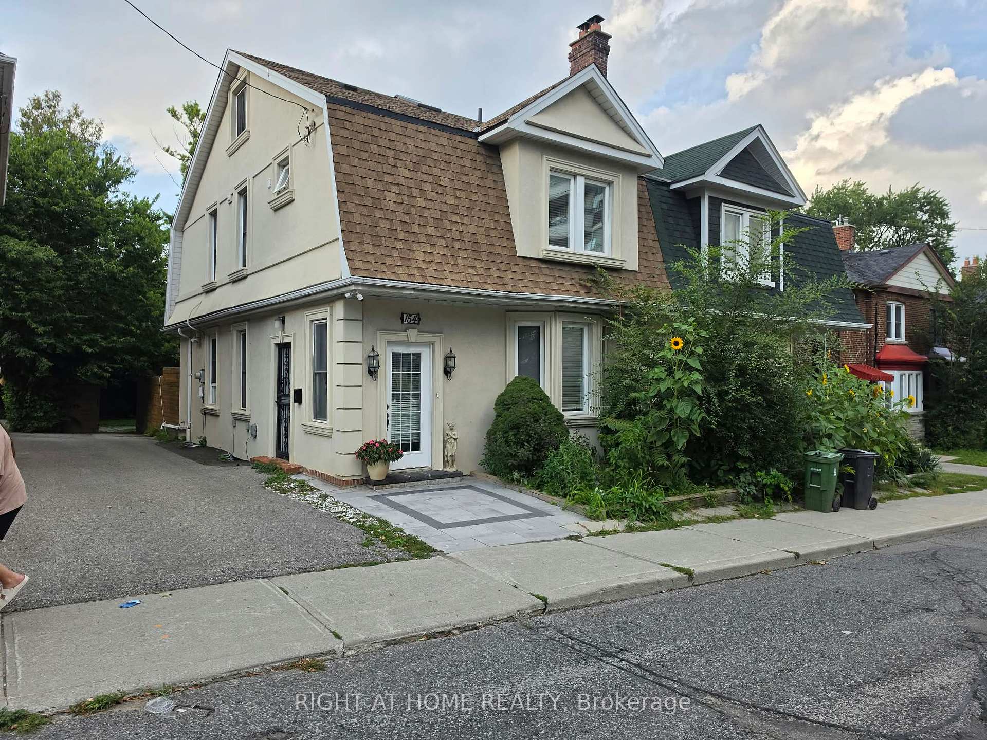 154 Davisville Avenue, Toronto, On M4s 1e8