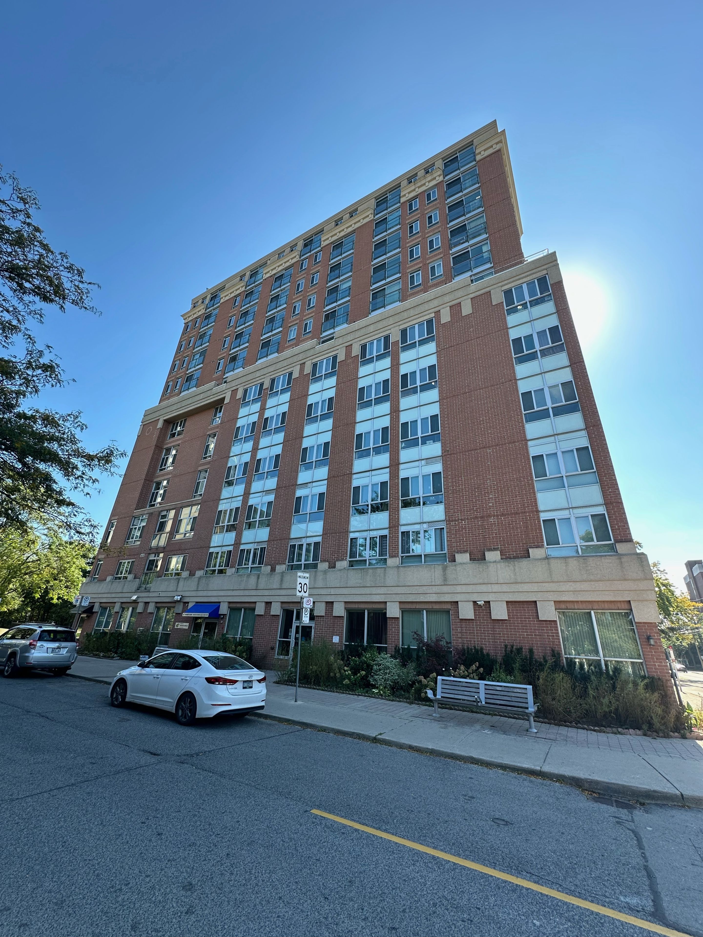 15 Maplewood Avenue 910, Toronto, On M6c 4b4