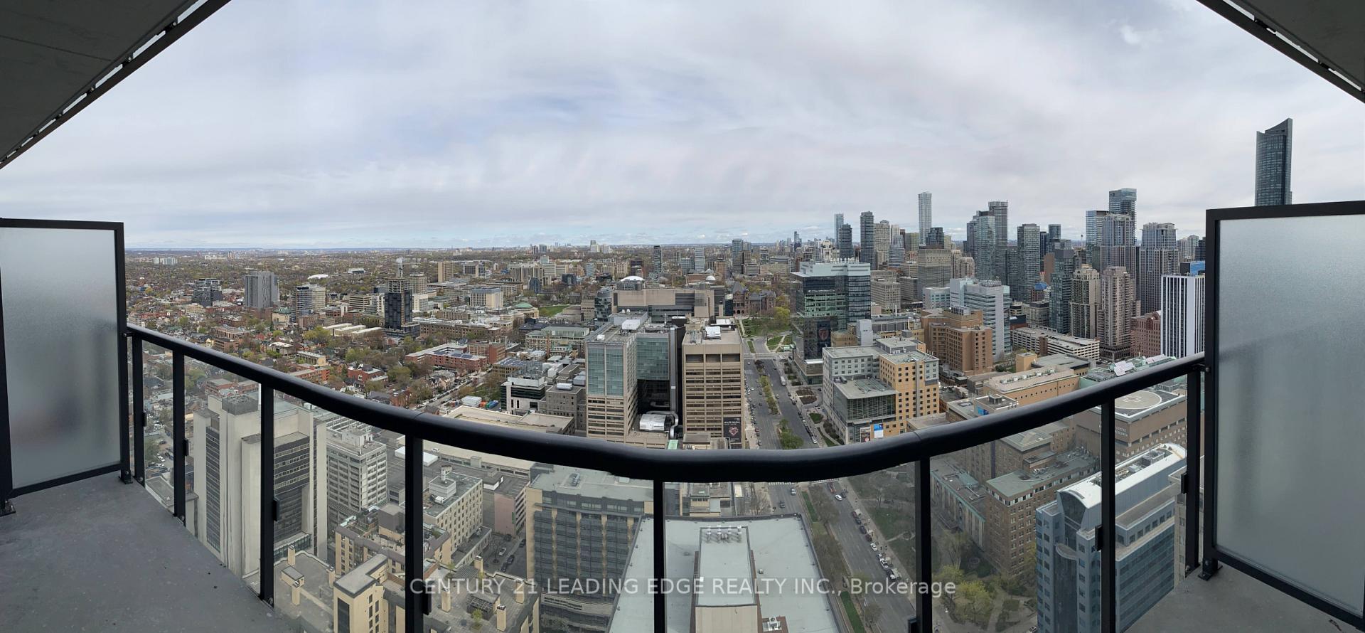 488 University Avenue 3301, Toronto, On M5g 0c1