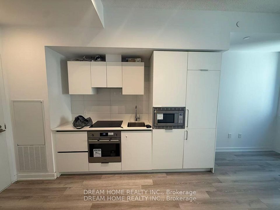 238 Simcoe Street 702, Toronto, On M5t 0e2