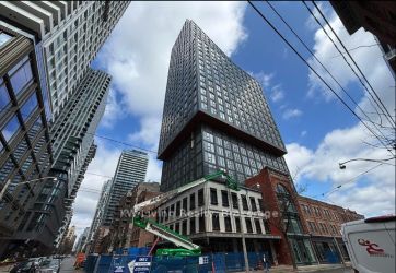 100 Queen Street E 1009, Toronto, On M5c 0b5