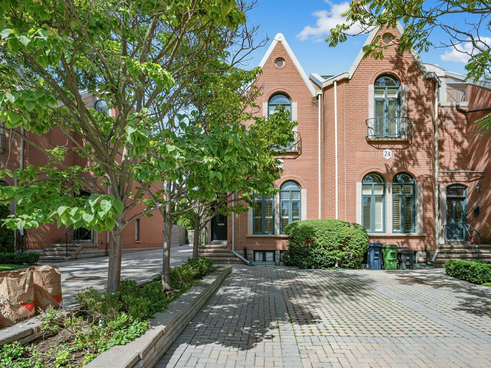 26 Marlborough Avenue, Toronto, On M5r 1x6