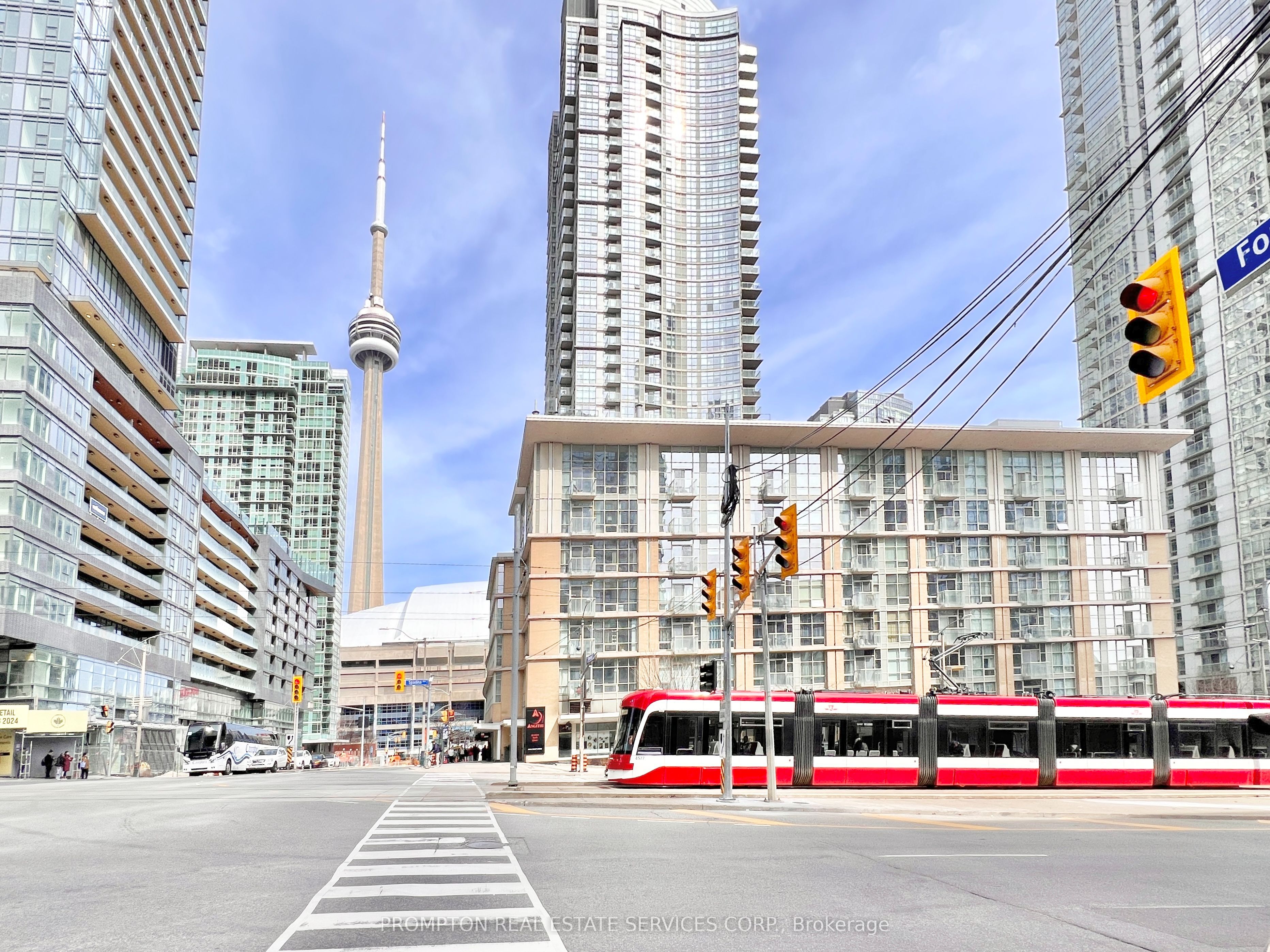 9 Spadina Avenue 203, Toronto, On M5v 3v5