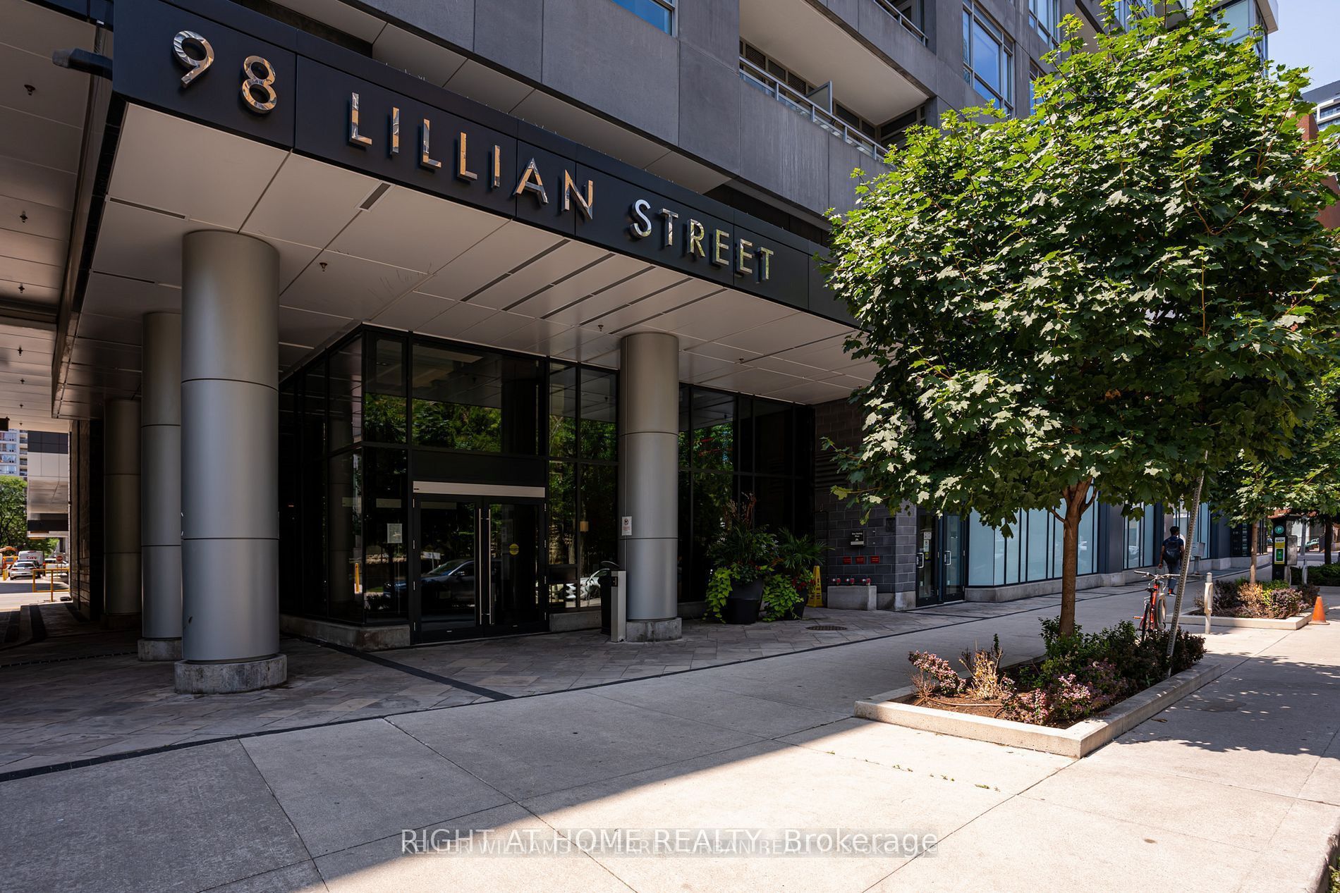 98 Lillian Street # 916, Toronto, On M4s 0a5
