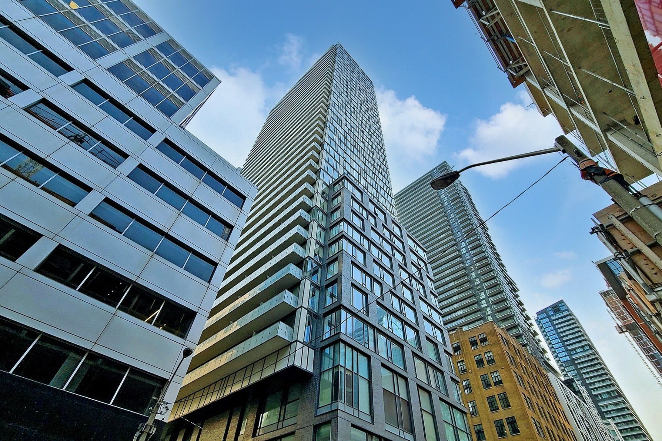 101 Peter Street 3809, Toronto, On M5v 2e8