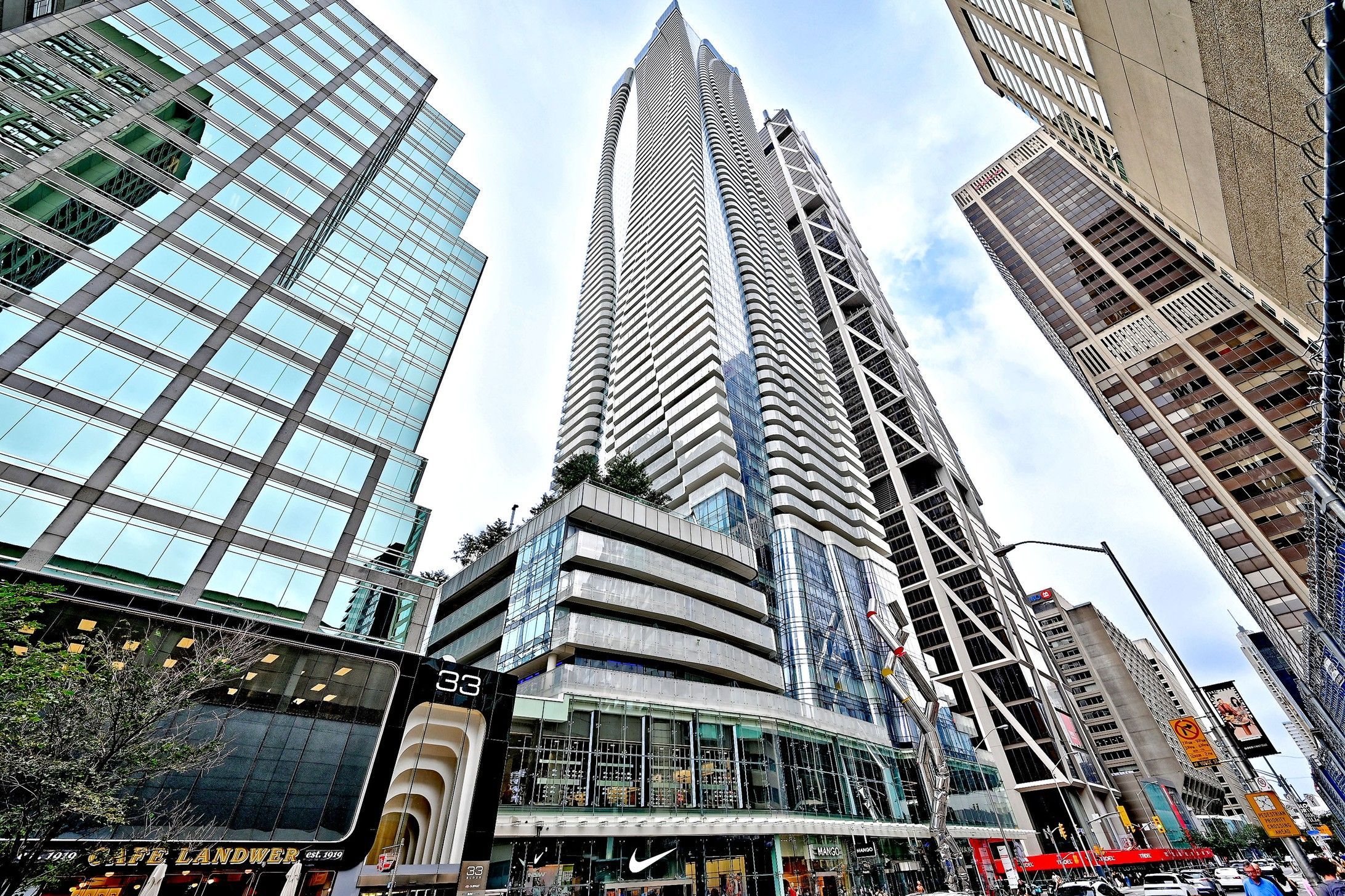 1 Bloor Street E 1512, Toronto, On M4w 0a8