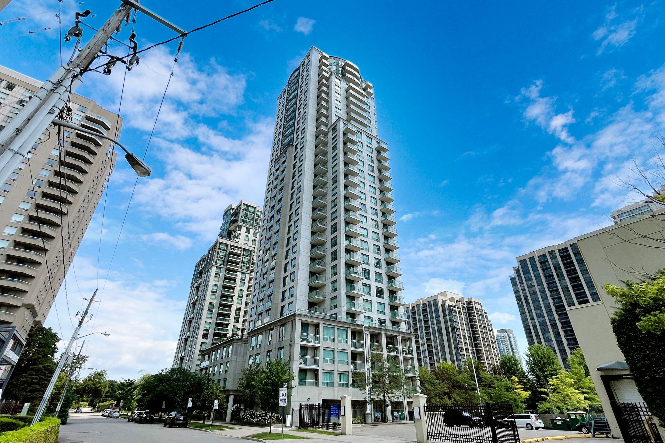 21 Hillcrest Avenue 801, Toronto, On M2n 7k2