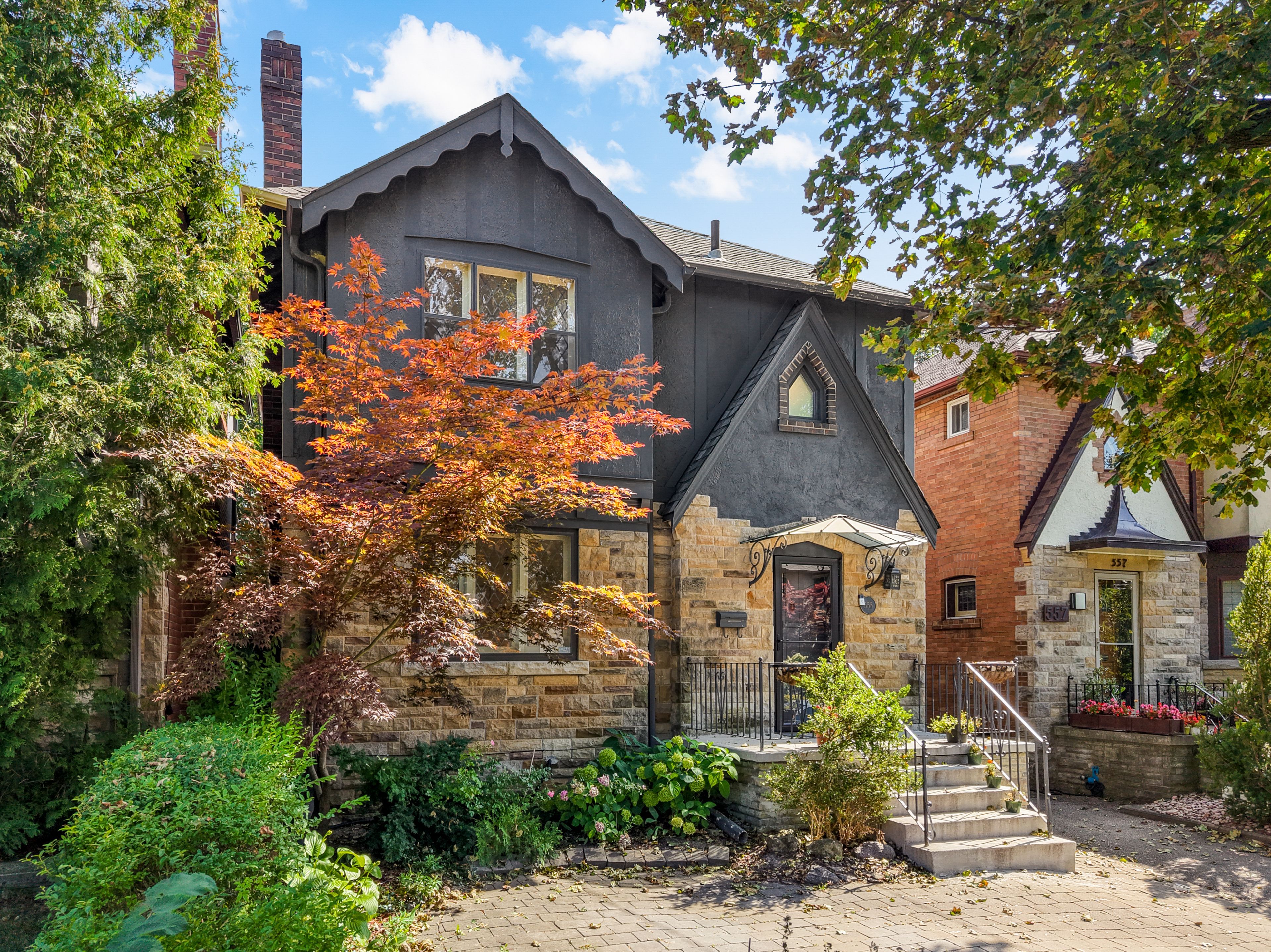 555 Castlefield Avenue, Toronto, On M5n 1l7