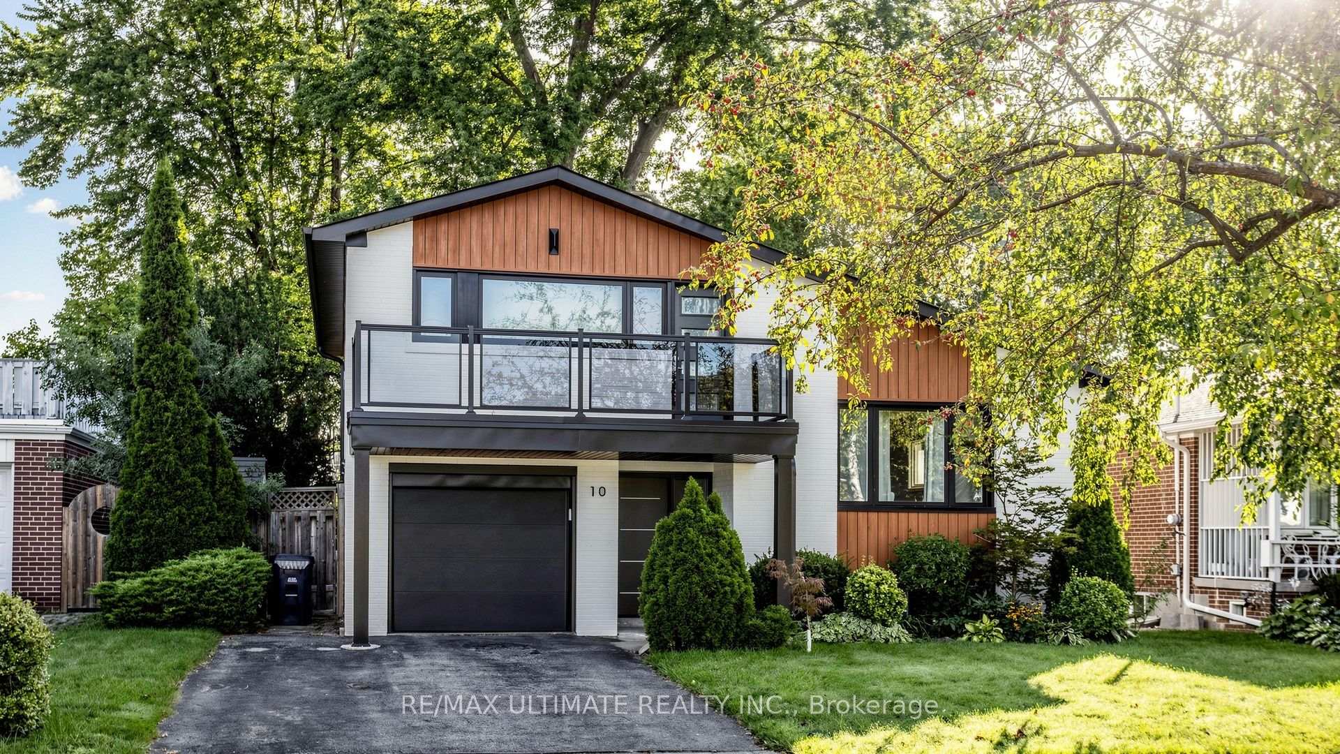 10 Monarchwood Crescent, Toronto, On M3a 1h4