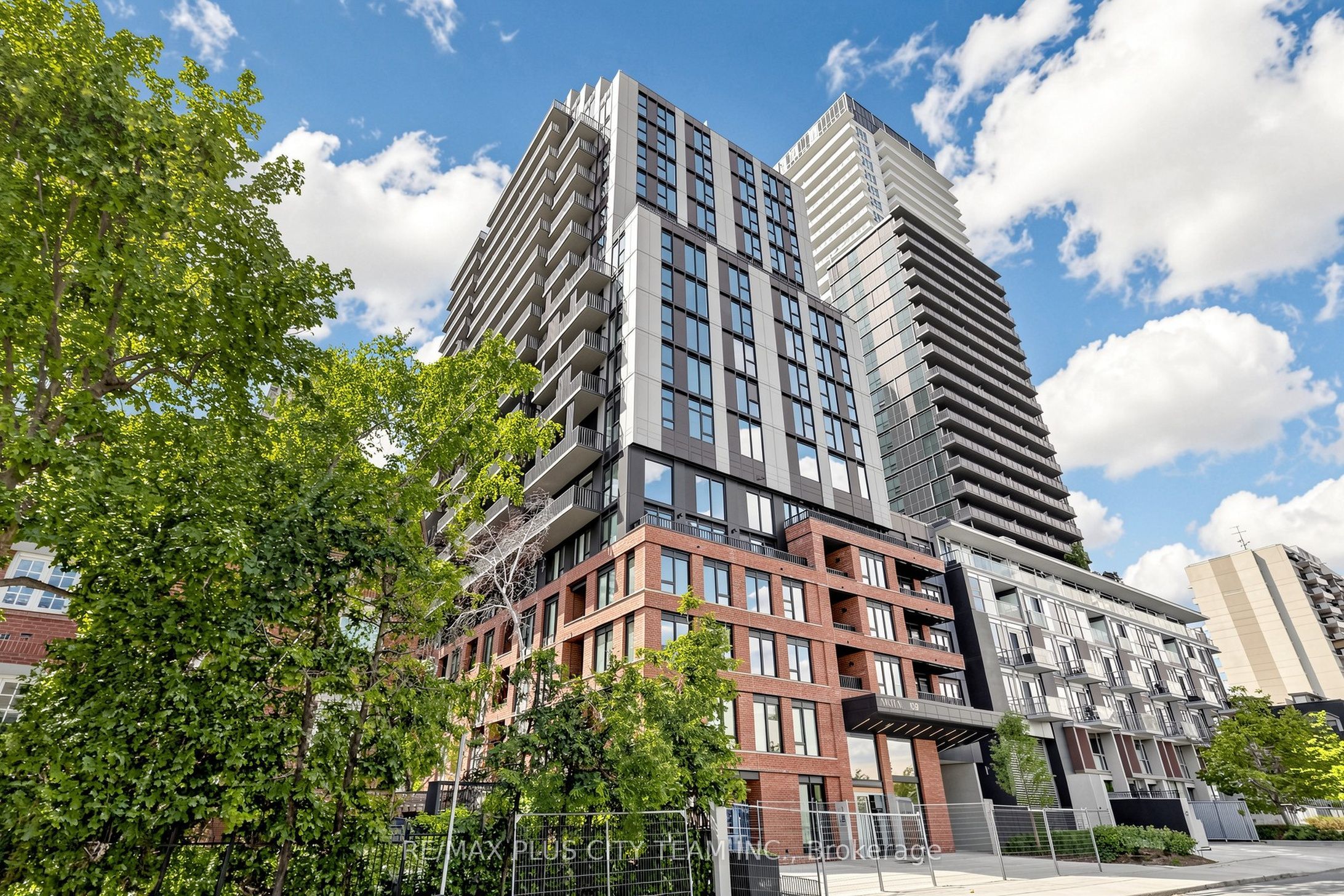 109 Erskine Avenue 204, Toronto, On M4p 0g6