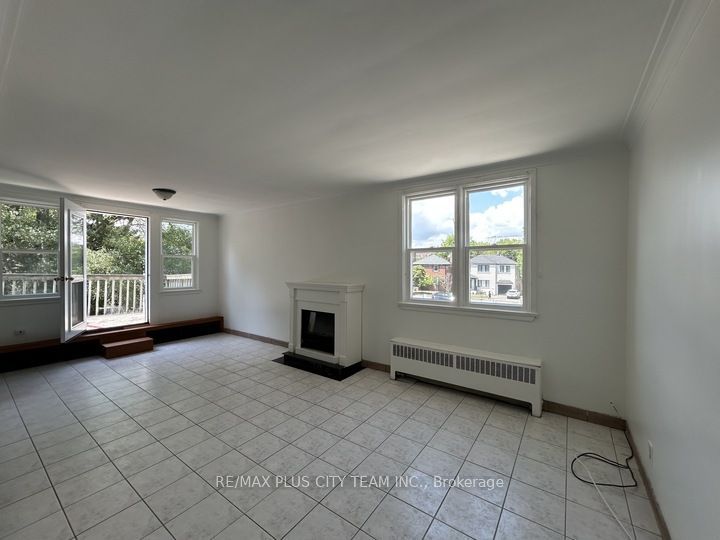 3432 Bathurst Street 2, Toronto, On M6a 2c2