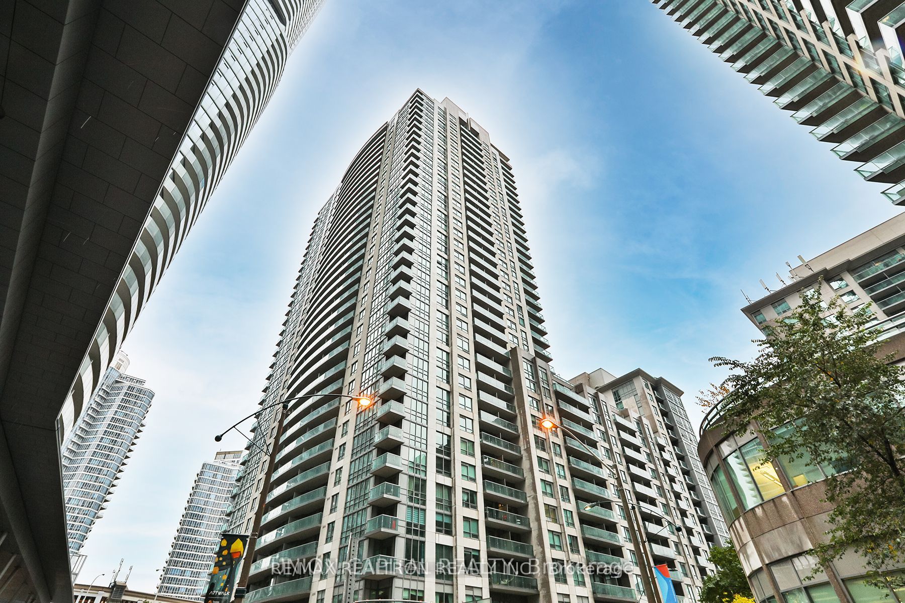 19 Grand Trunk Crescent 3805, Toronto, On M5j 3a3