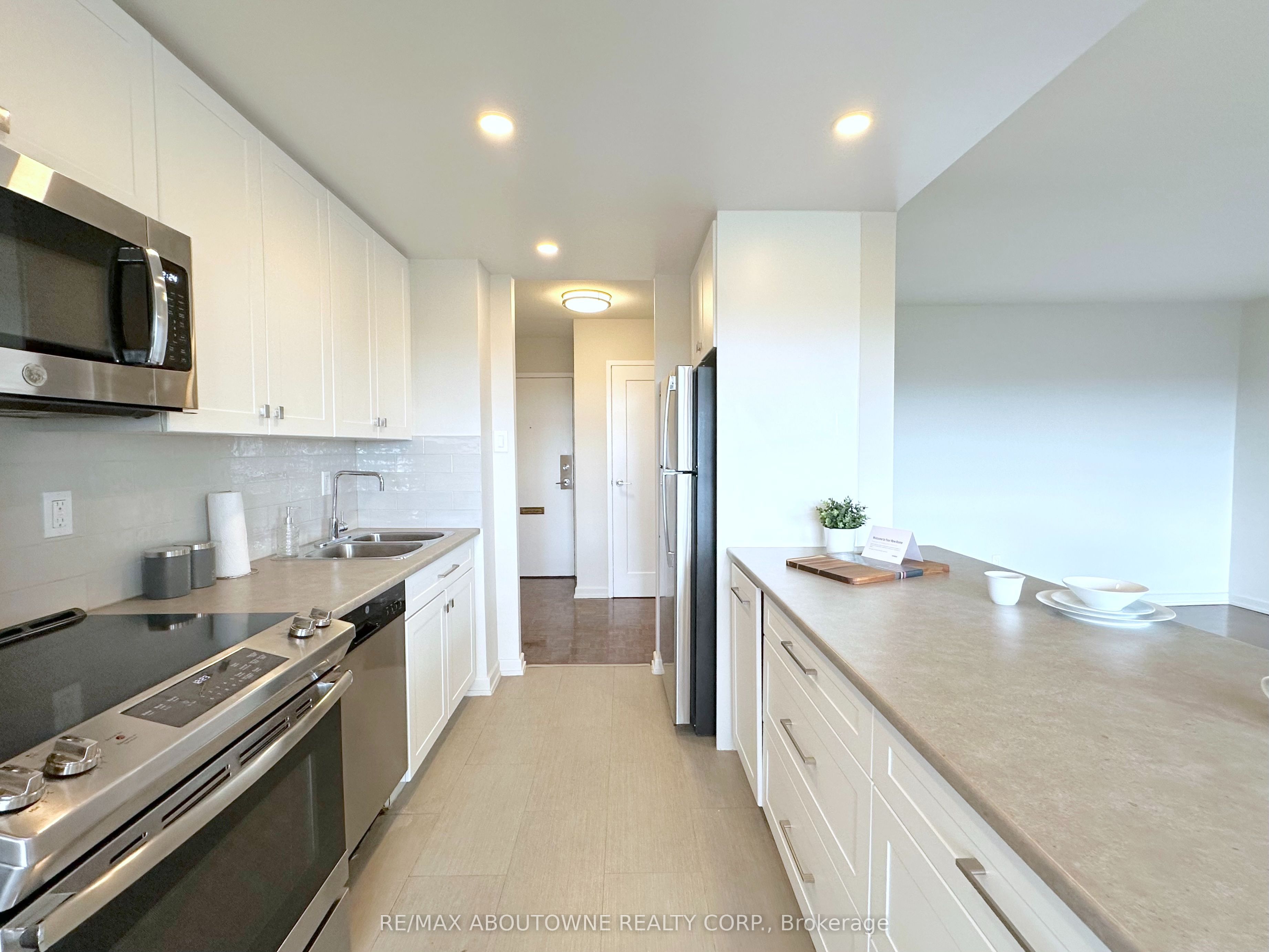 5 Brookbanks Drive 1007, Toronto, On M3a 2t1