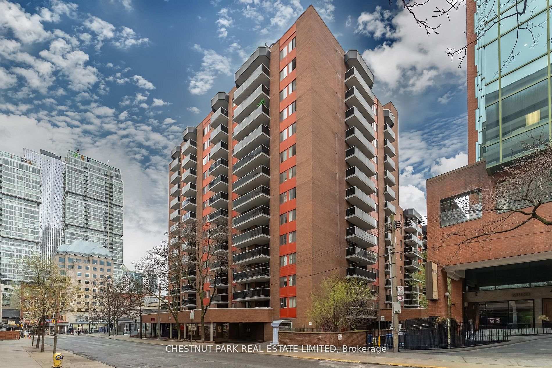 20 Saint Patrick Street 514, Toronto, On M5t 2y4