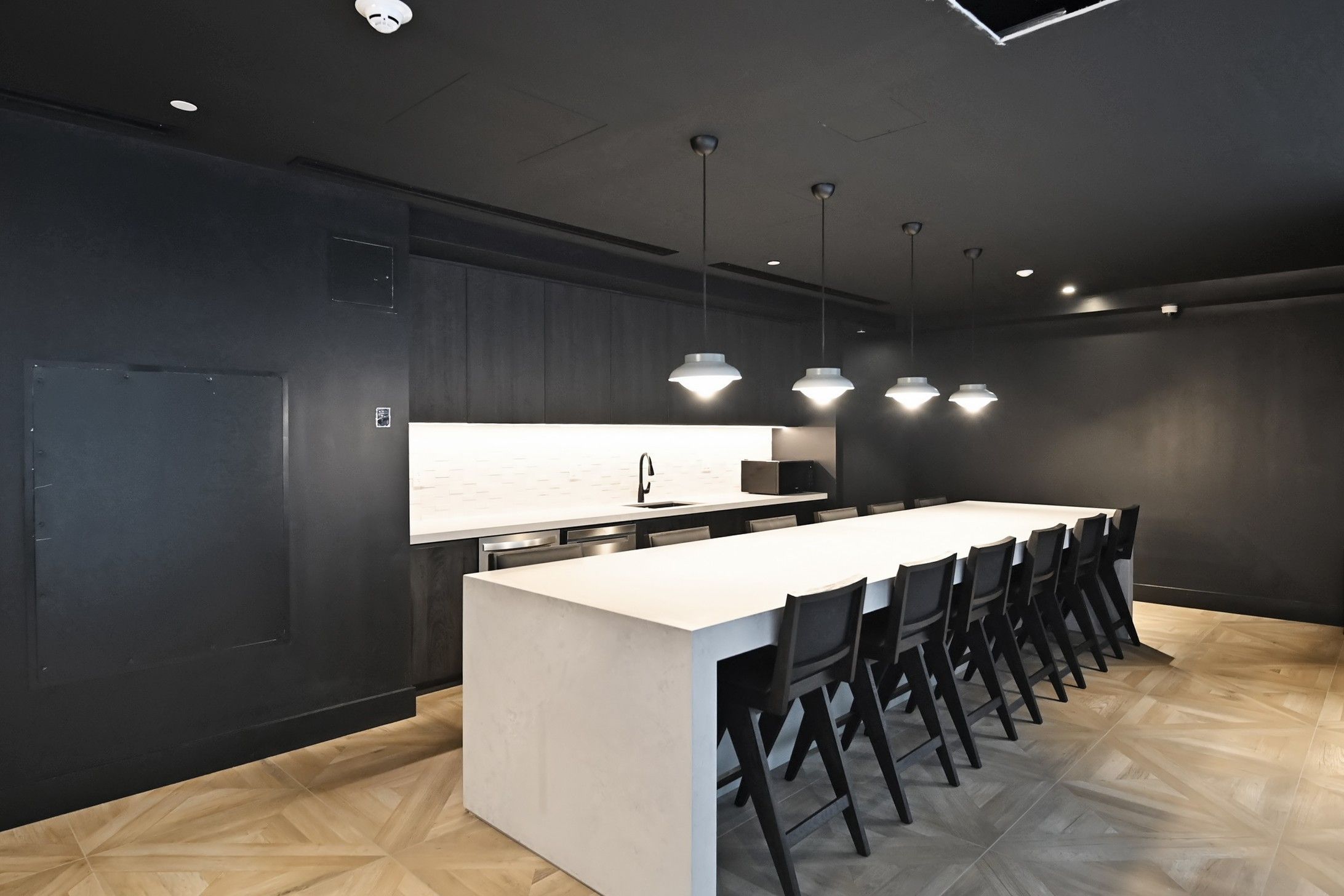 195 Mccaul Street 216, Toronto, On M5t 0e5