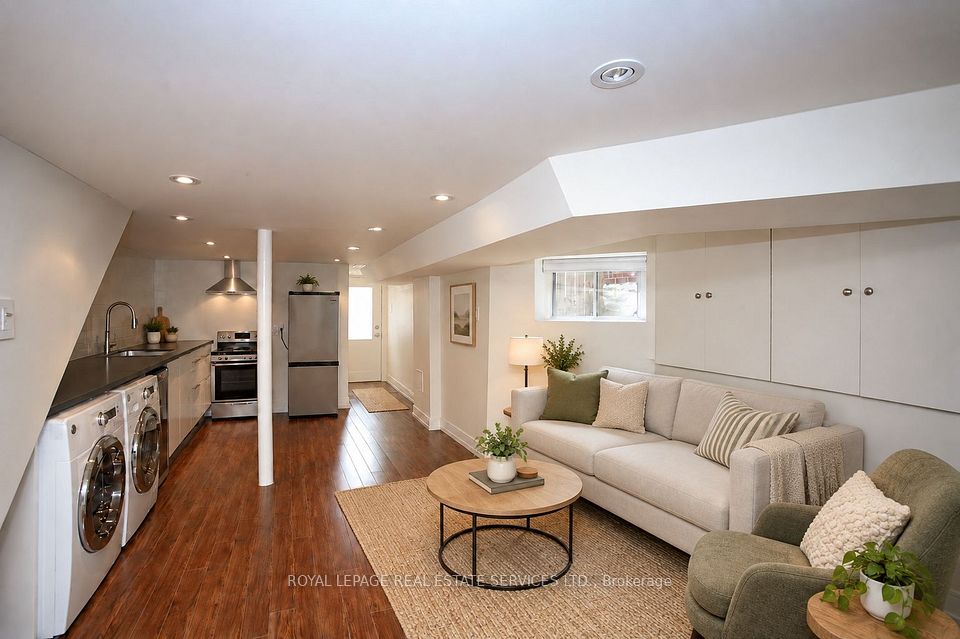 506 Manning Avenue Lower, Toronto, On M6g 2v7