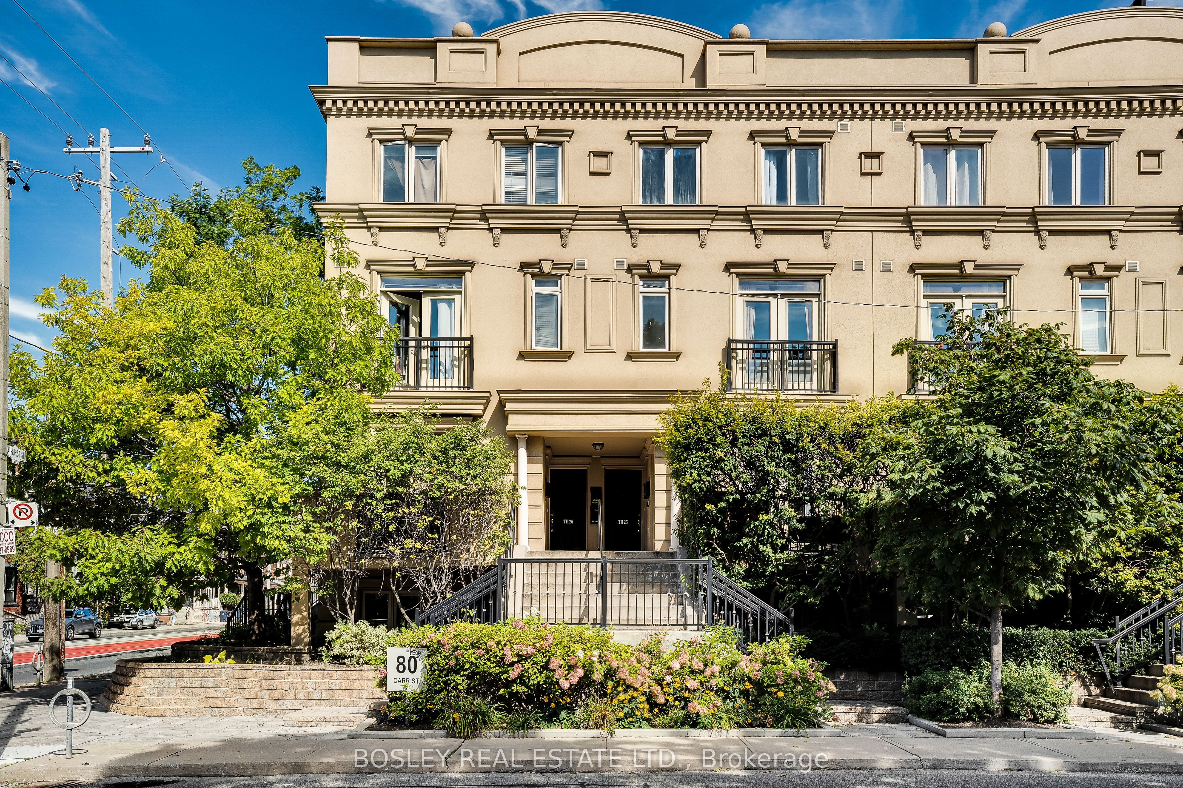 80 Carr Street Th22, Toronto, On M5t 1b7