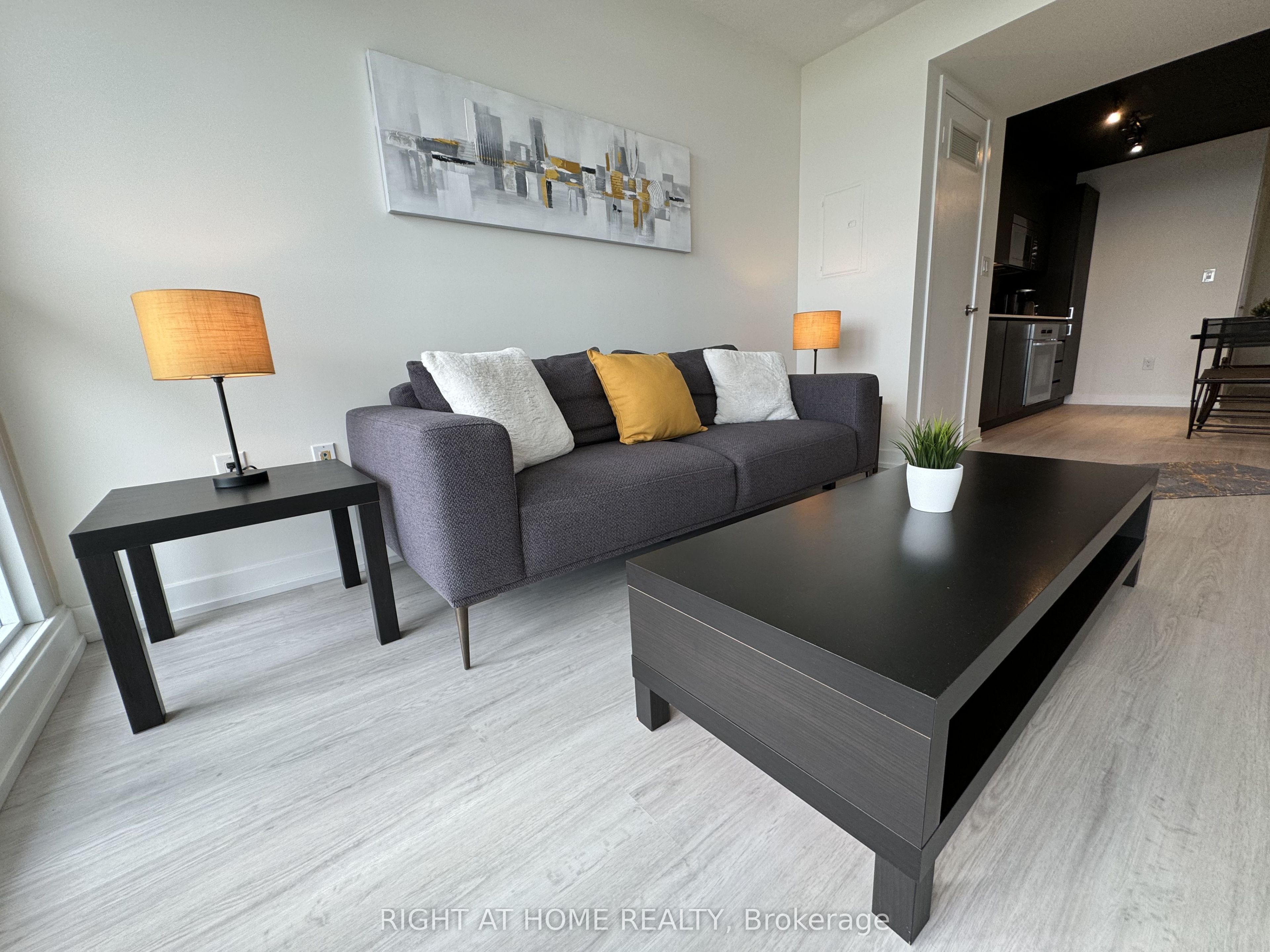 15 Iceboat Terrace 2107, Toronto, On M5v 4a5