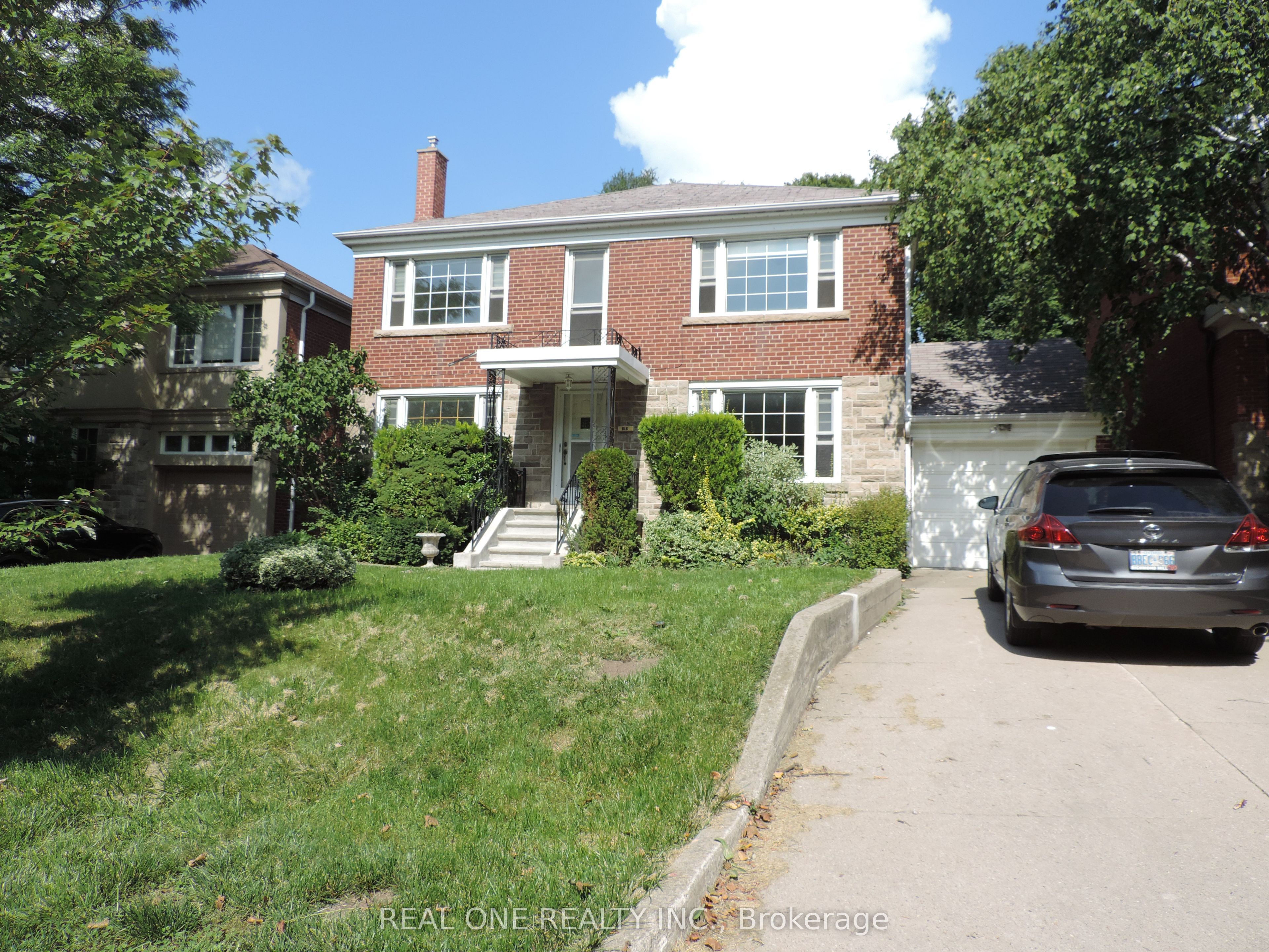 616 Briar Hill Avenue, Toronto, On M5n 1n2
